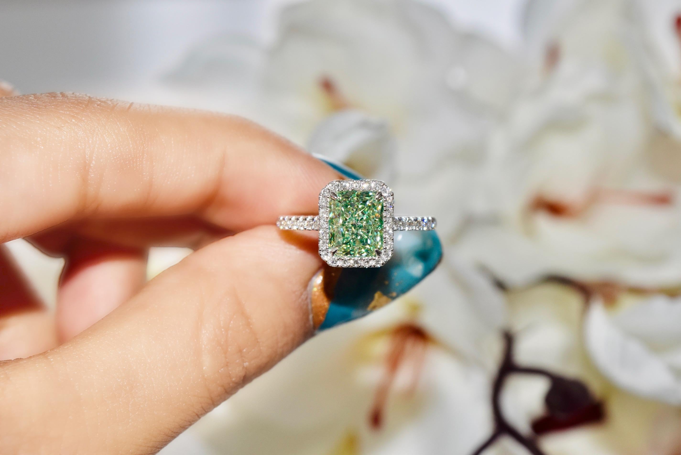GIA Certified 2.38 Carat Fancy Light Greenish Yellow VS1 Clarity Diamond Ring For Sale 6