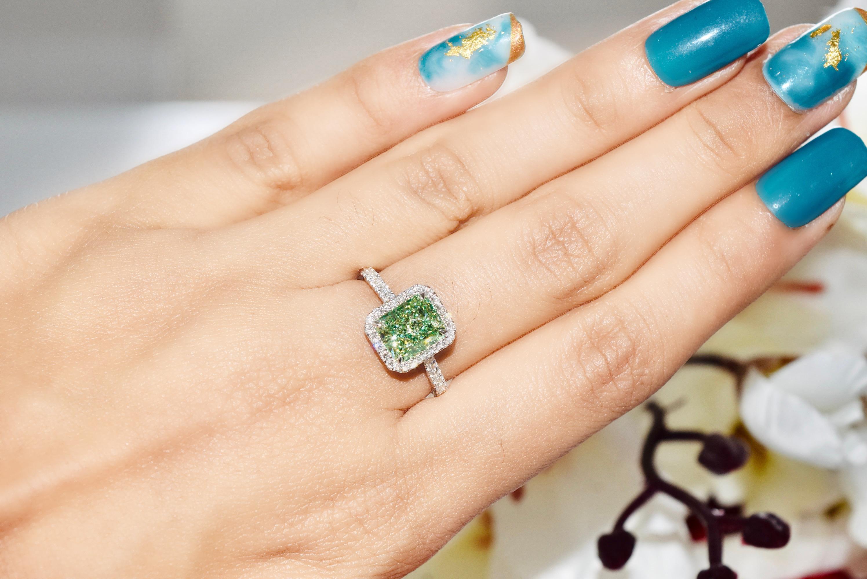 GIA Certified 2.38 Carat Fancy Light Greenish Yellow VS1 Clarity Diamond Ring For Sale 4