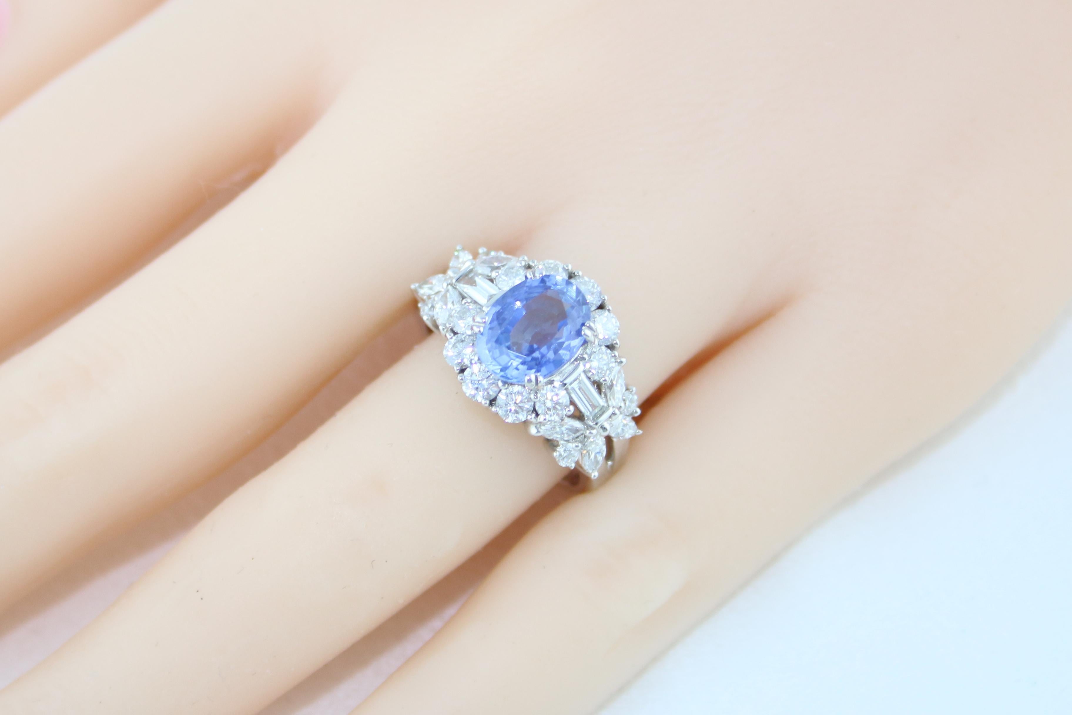 Bague en or ornée d'un saphir bleu ovale et d'un diamant de 2,38 carats, certifiée par le GIA en vente 1