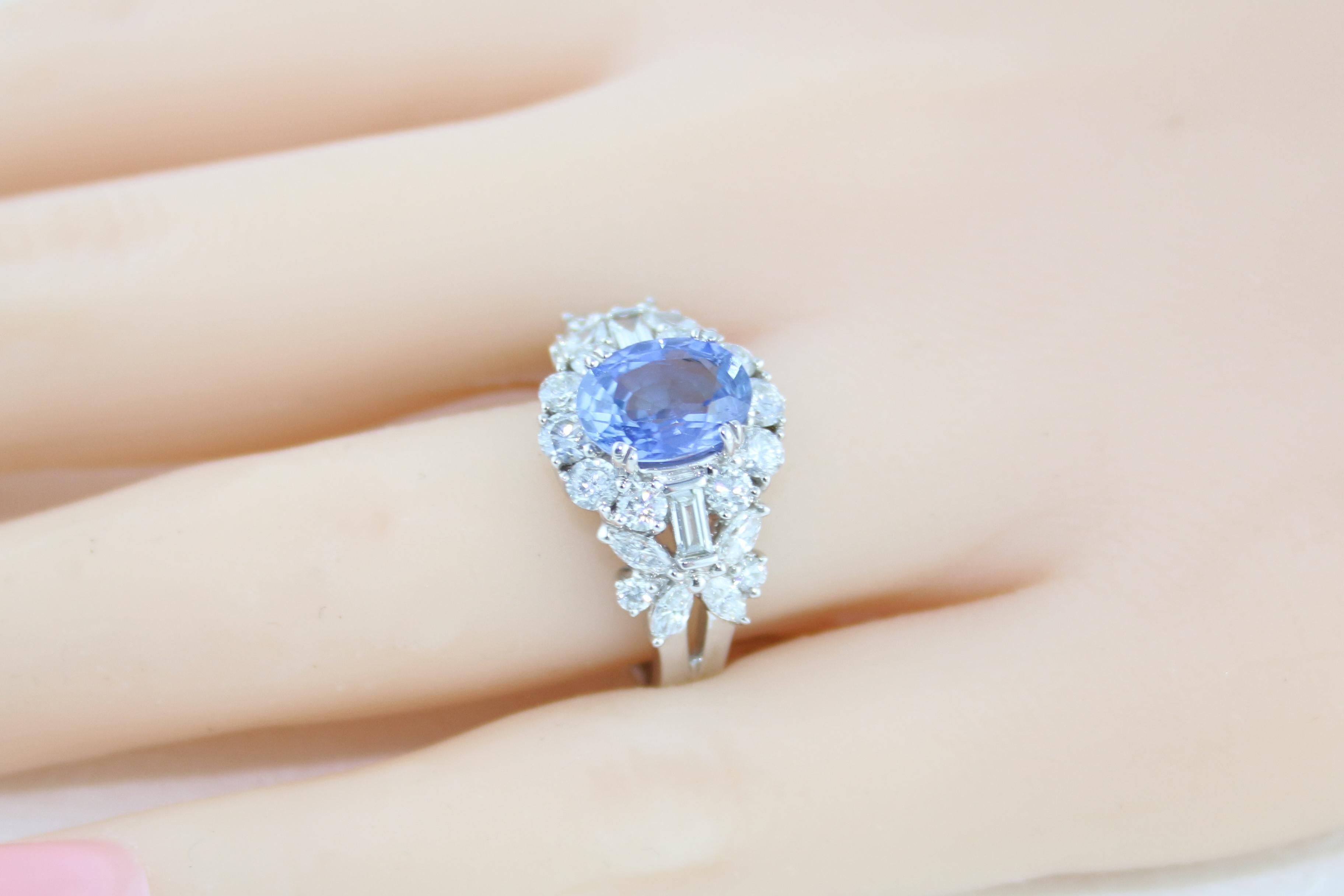 Bague en or ornée d'un saphir bleu ovale et d'un diamant de 2,38 carats, certifiée par le GIA en vente 3