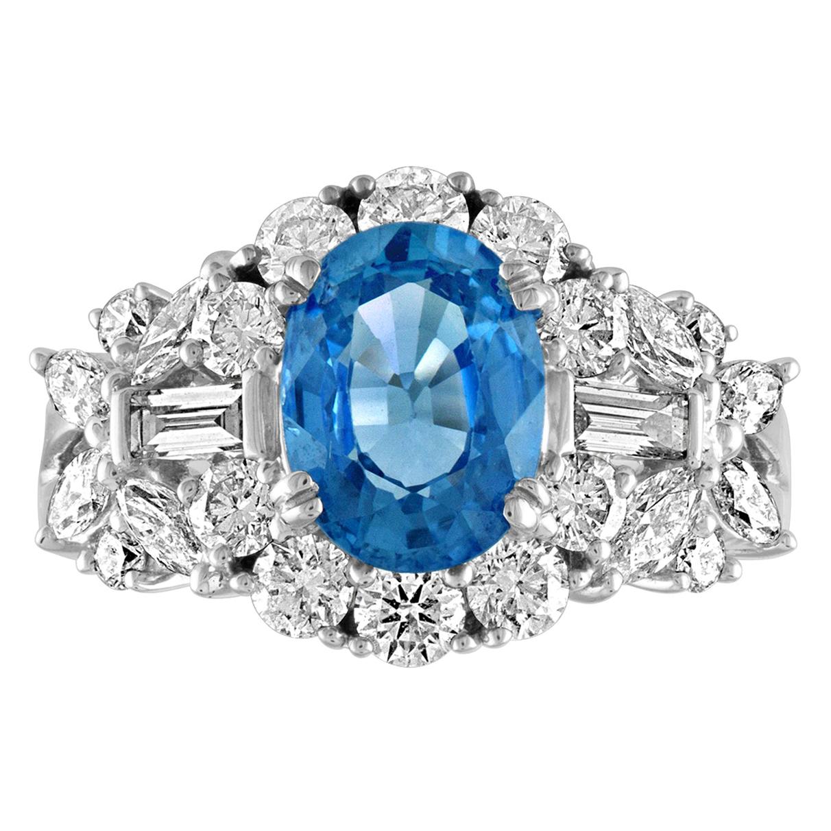 Bague en or ornée d'un saphir bleu ovale et d'un diamant de 2,38 carats, certifiée par le GIA en vente