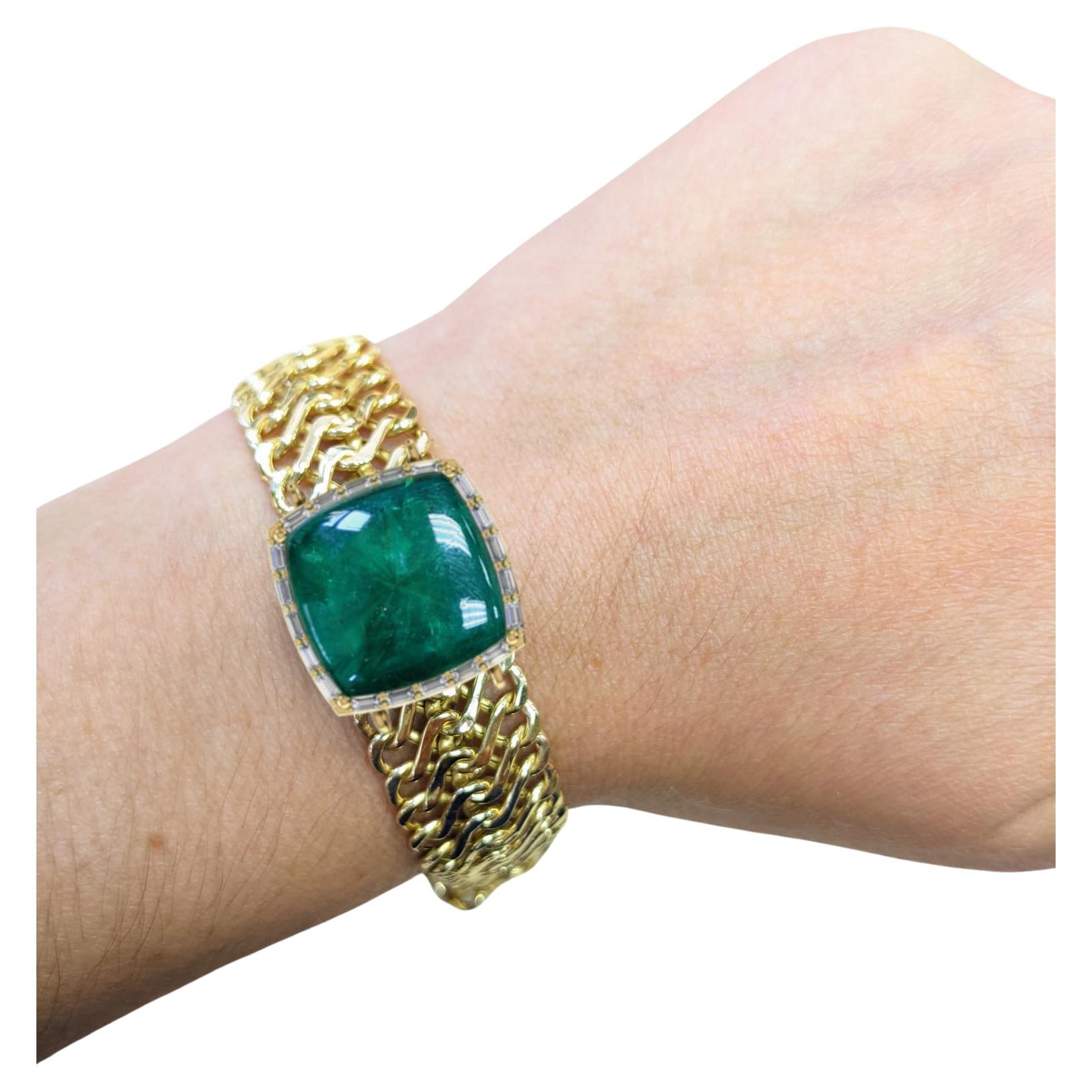 Taille cabochon « sugarloaf » Bracelet en or 18 carats diamant certifié GIA 23.90 Carat Sugarloaf Emerald en vente