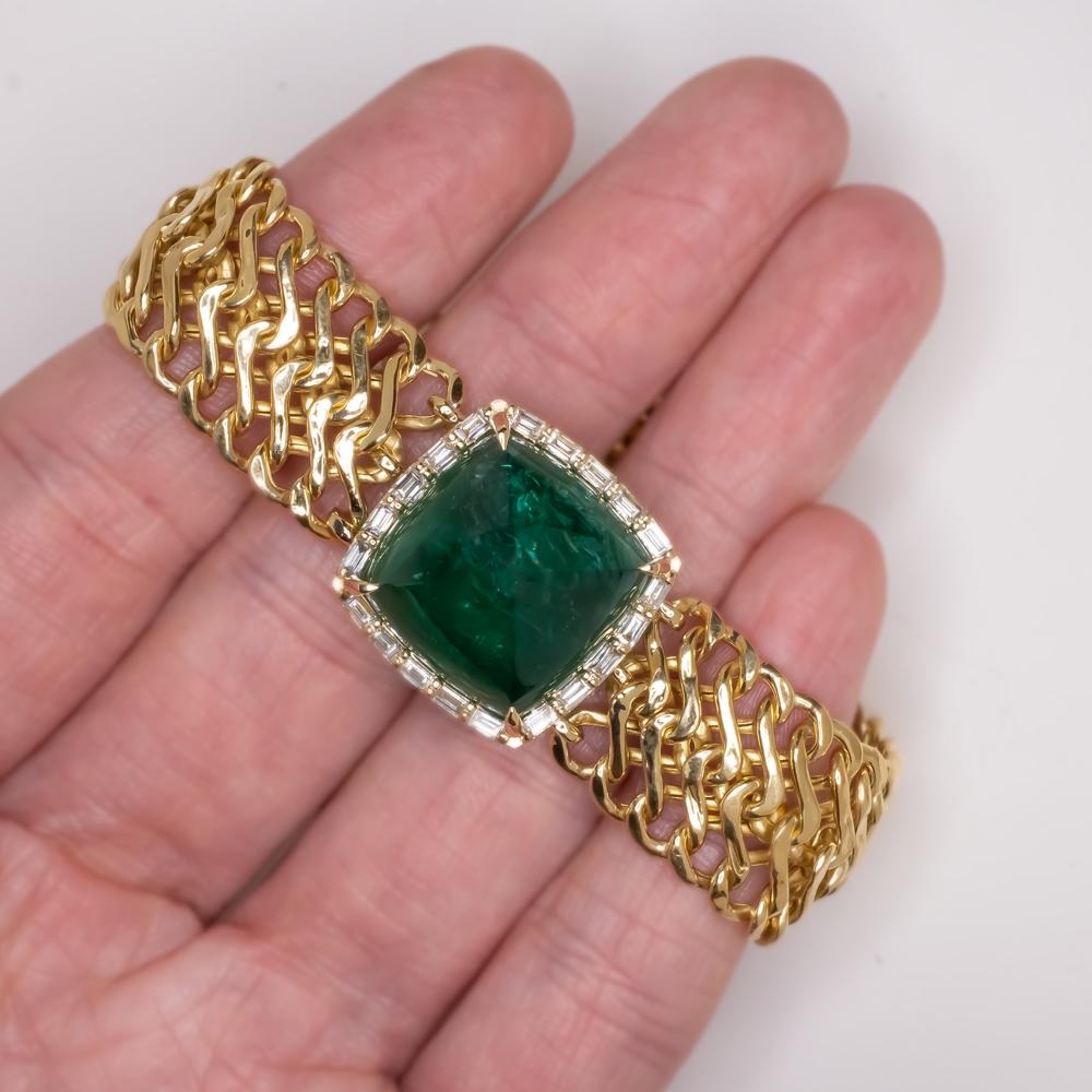 Bracelet en or 18 carats diamant certifié GIA 23.90 Carat Sugarloaf Emerald en vente 2