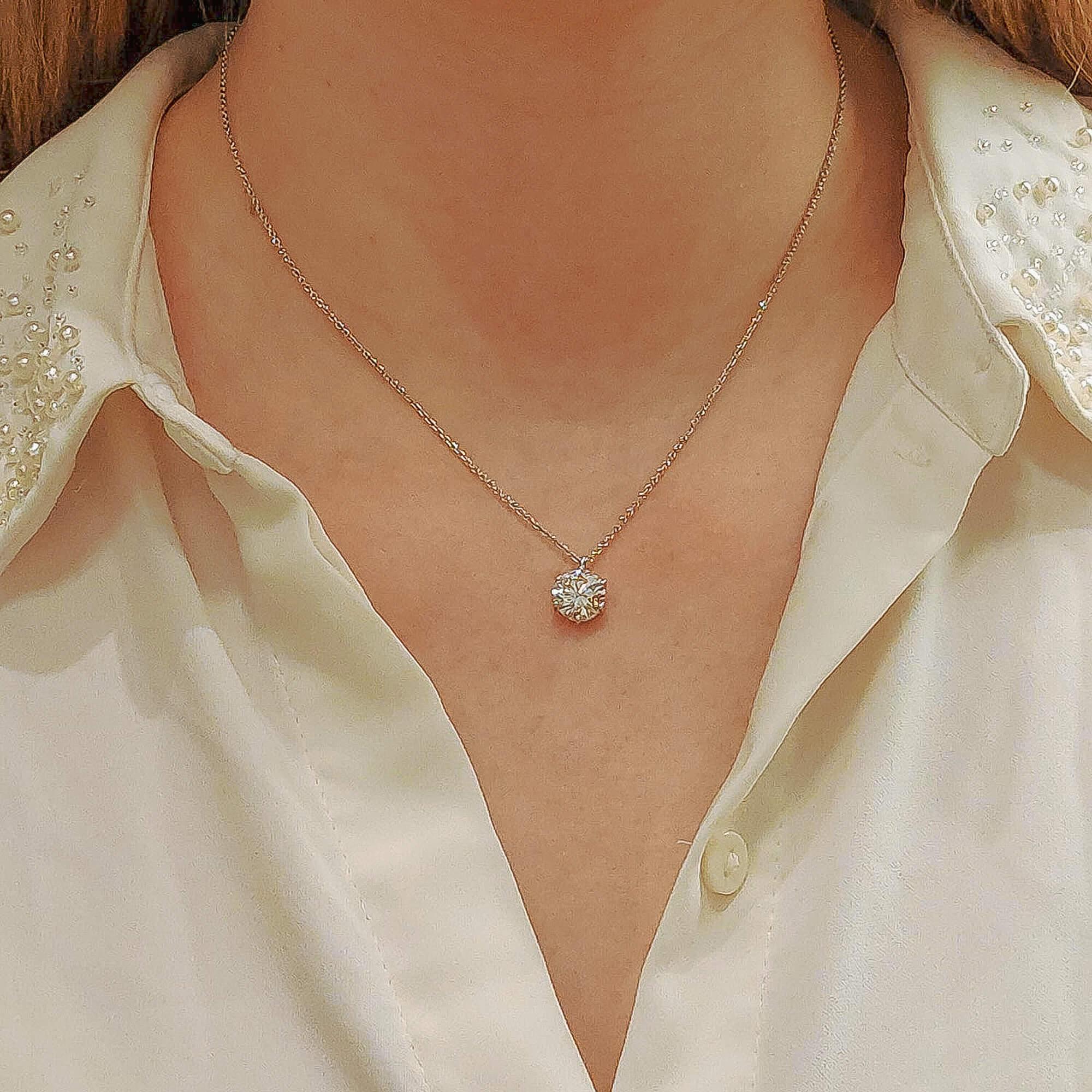 GIA zertifiziert, 2,40 Karat, D Farbe Diamant-Anhänger-Halskette aus 18k Weißgold (Rundschliff) im Angebot