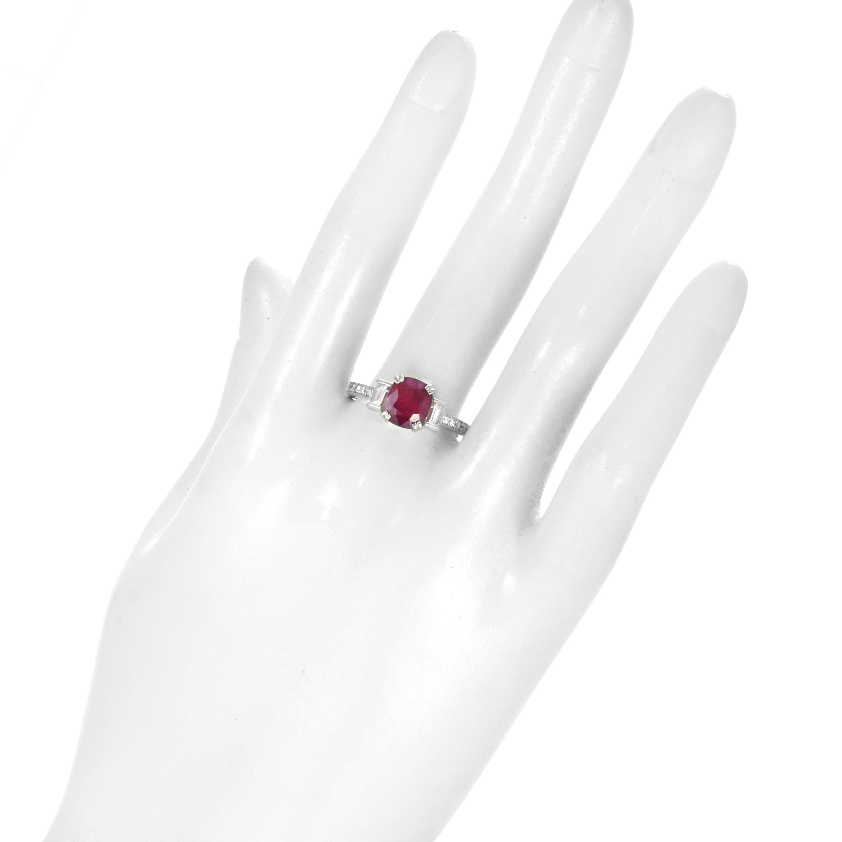 Anillo de rubí natural y diamantes de 2,40 quilates certificado por el GIA y fabricado en platino en venta 7