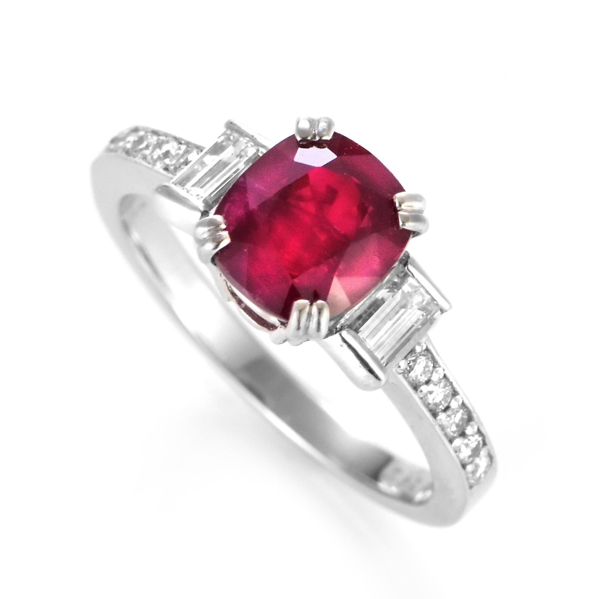 Un precioso Anillo de Platino con un Rubí Natural Certificado por el GIA de 2,40 Quilates y Diamantes de 0,52 Quilates. En sánscrito, los rubíes reciben el nombre de 