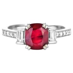 GIA-zertifizierter Ring aus Platin mit 2,40 Karat natürlichem Rubin und Diamanten