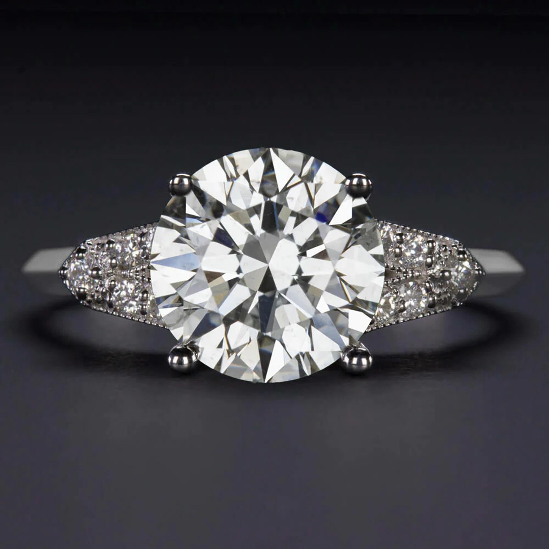 Moderne Bague à diamant rond de 2.40 carats certifiée par le GIA  en vente