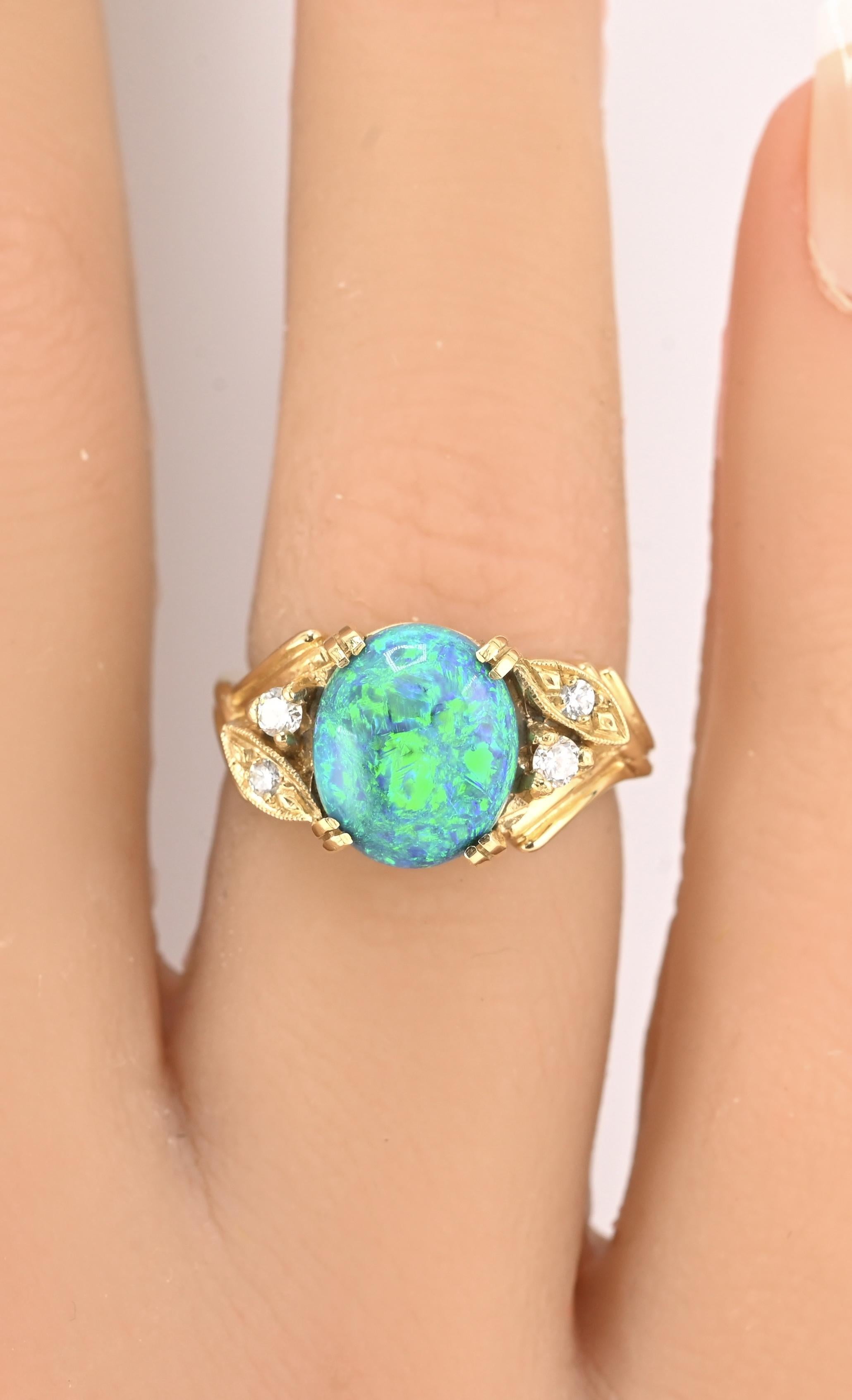 Bague en or jaune 14K certifiée GIA 2,40ct Opale noire naturelle et diamant en vente 4