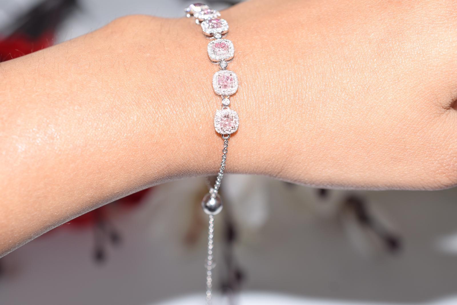 GIA Certified 2.41 Carat Pink Diamond Bracelet  In New Condition For Sale In Kowloon, HK