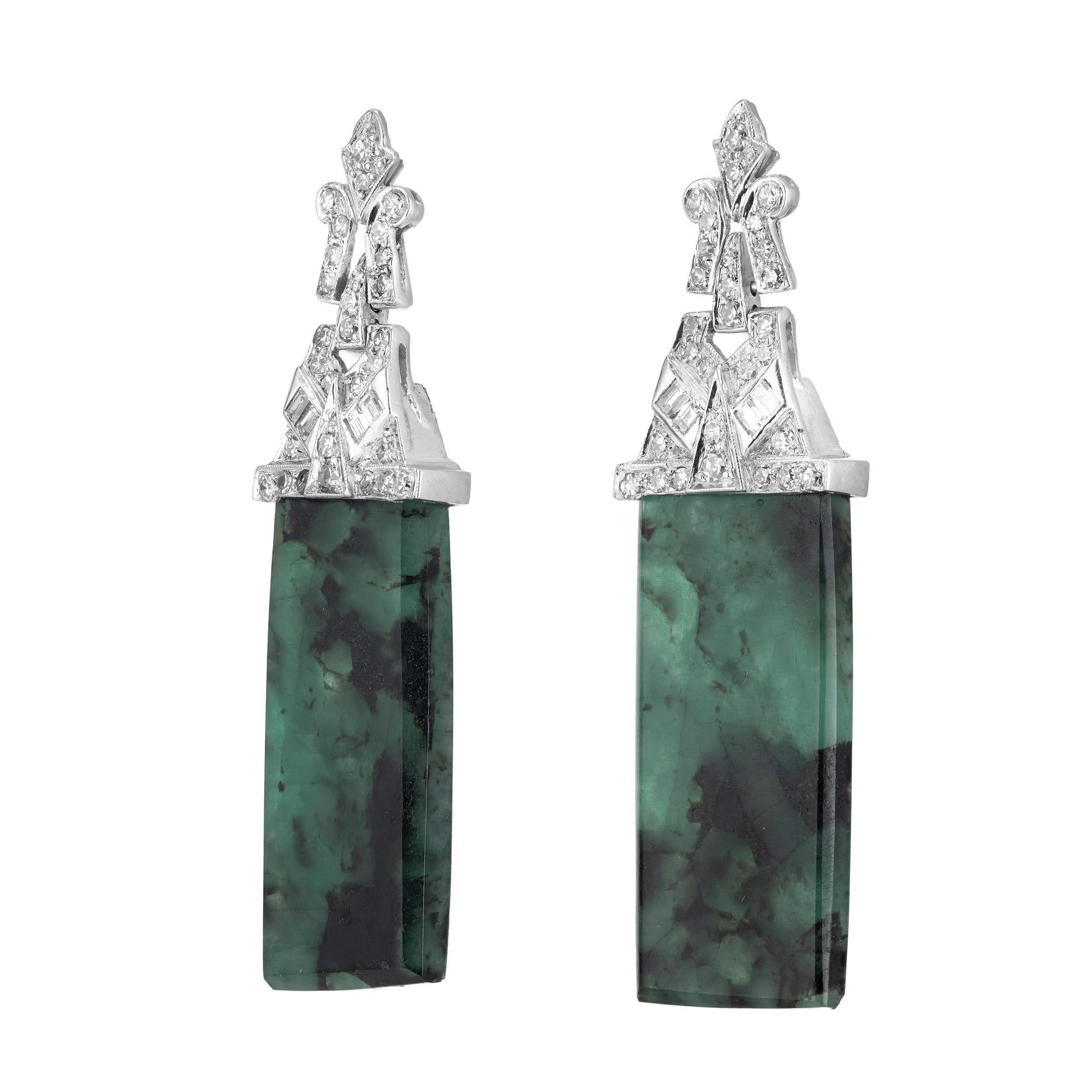 1930's Art Deco zertifiziert Smaragd Tablette geschnitten Steine und Diamanten baumeln Ohrringe. Mit zwei GIA-zertifizierten, rechteckigen Smaragdsteinen besetzt, in Platin gefasst und mit 8 Baguette-Diamanten im geraden Schliff und 58 Diamanten im