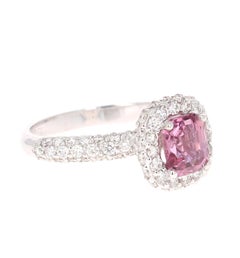 Bague de fiançailles en or blanc avec saphir rose de 2.44 carat et diamant certifié GIA