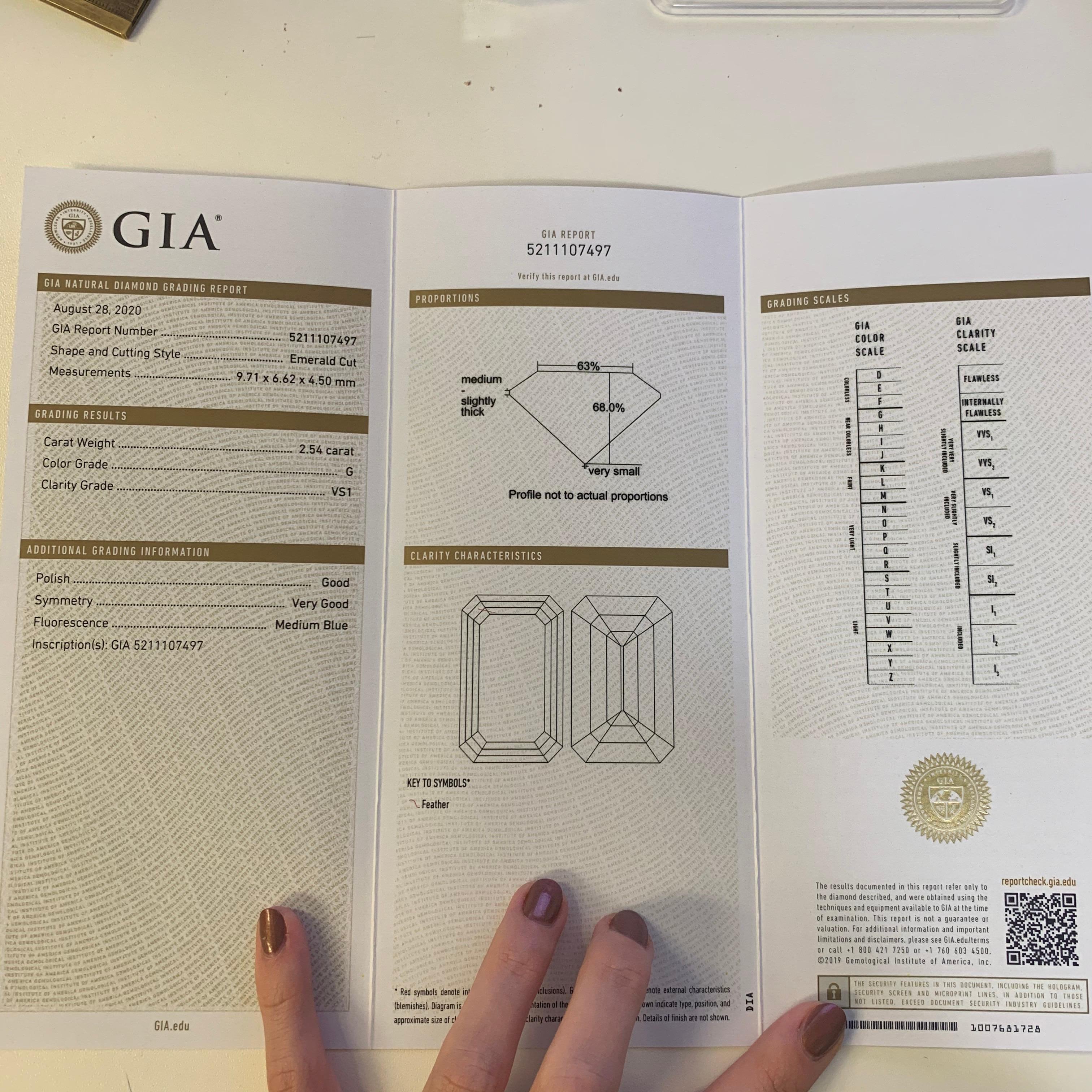 GIA Certified 2.45 Carat Emerald Cut Halo Cluster Engagement Ring in Platinum In Excellent Condition For Sale In London, GB