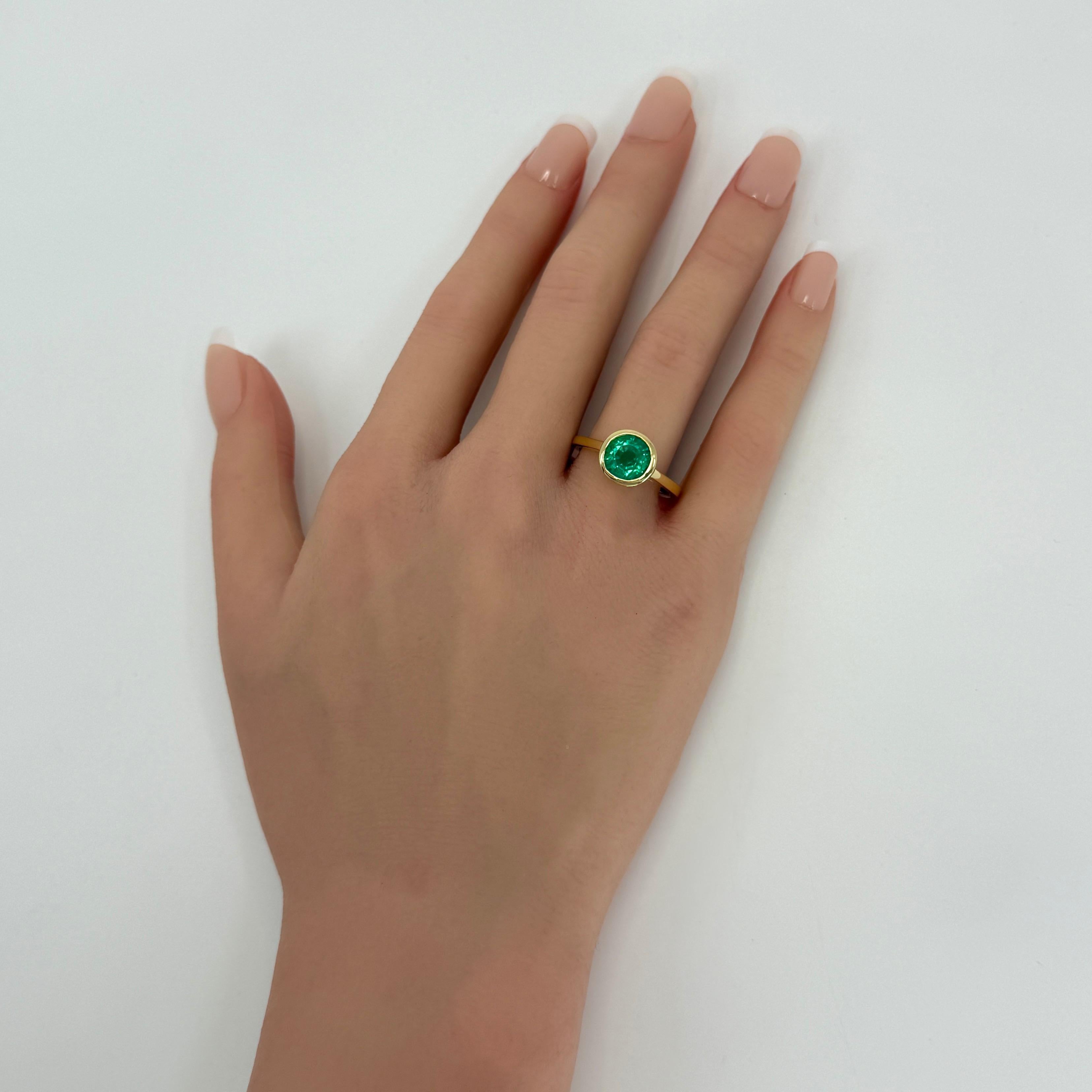 Esmeralda verde de 2,45 ct, certificada por el GIA, talla redonda, oro de 18 quilates, anillo con bisel y rublo en venta 4