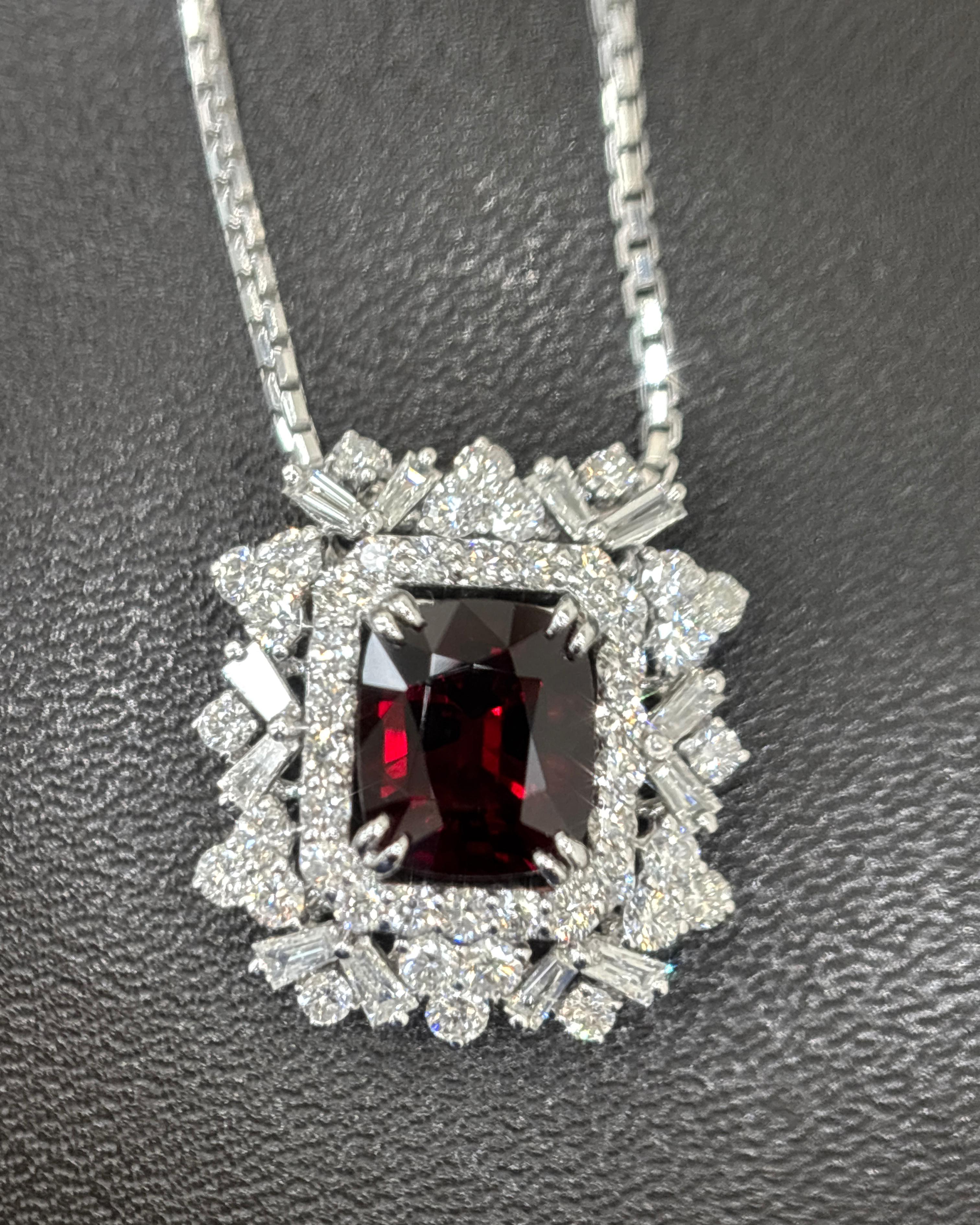 GIA Certified 2.47 Carat Burma No Heat Red Spinel White Diamond Pendant Necklace in vendita 5