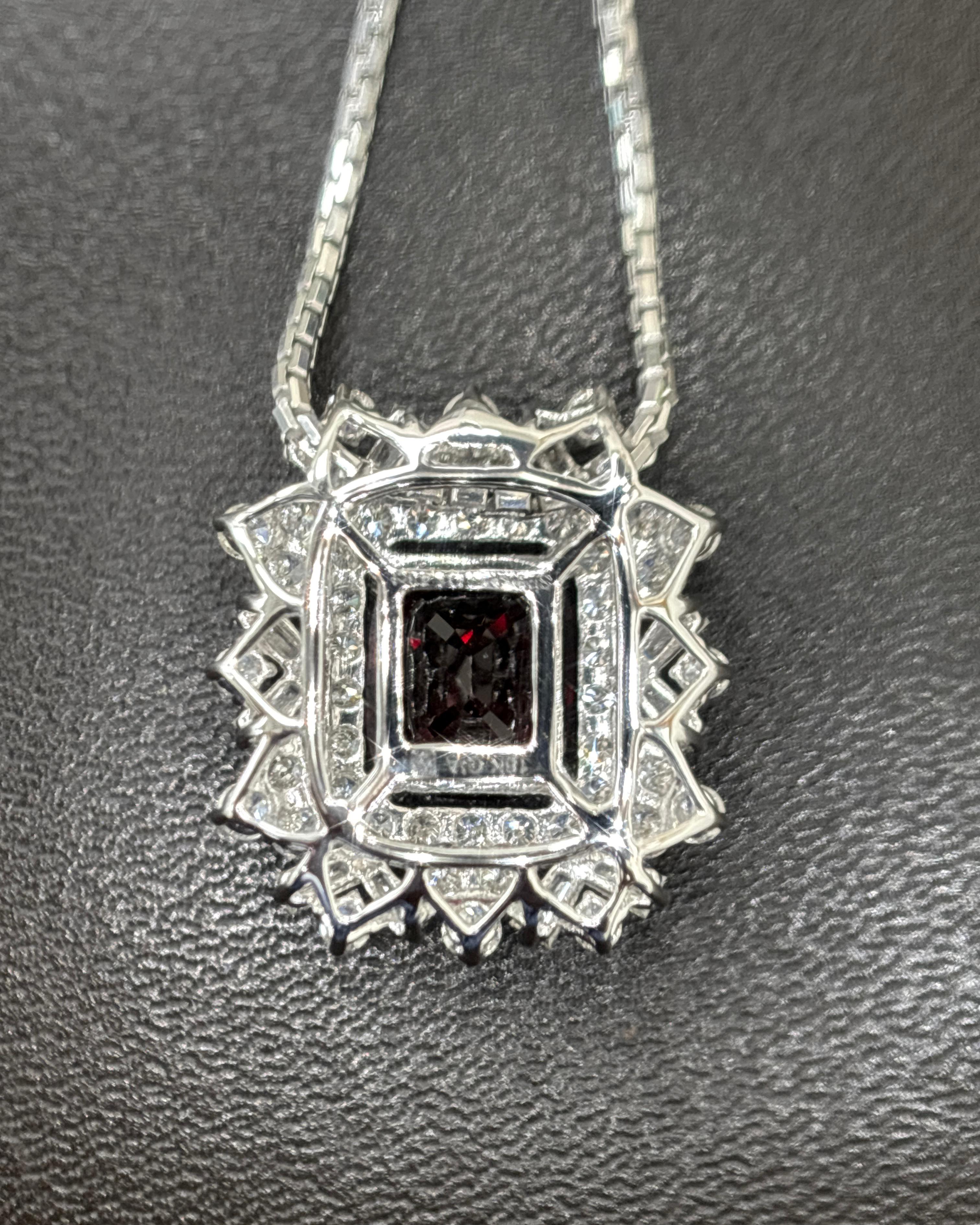 GIA Certified 2.47 Carat Burma No Heat Red Spinel White Diamond Pendant Necklace in vendita 2