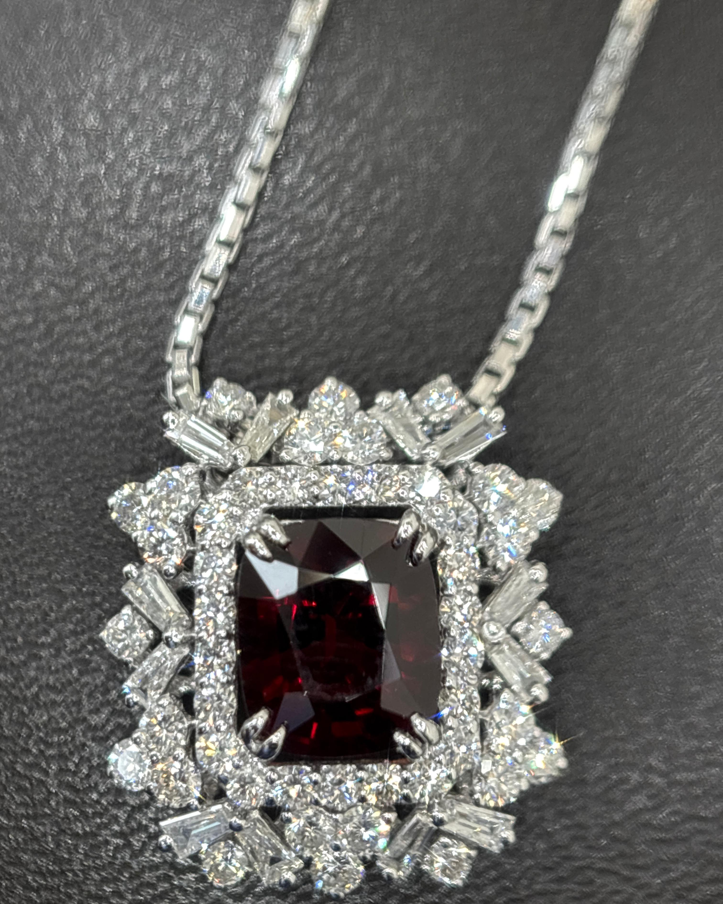 GIA Certified 2.47 Carat Burma No Heat Red Spinel White Diamond Pendant Necklace in vendita 3
