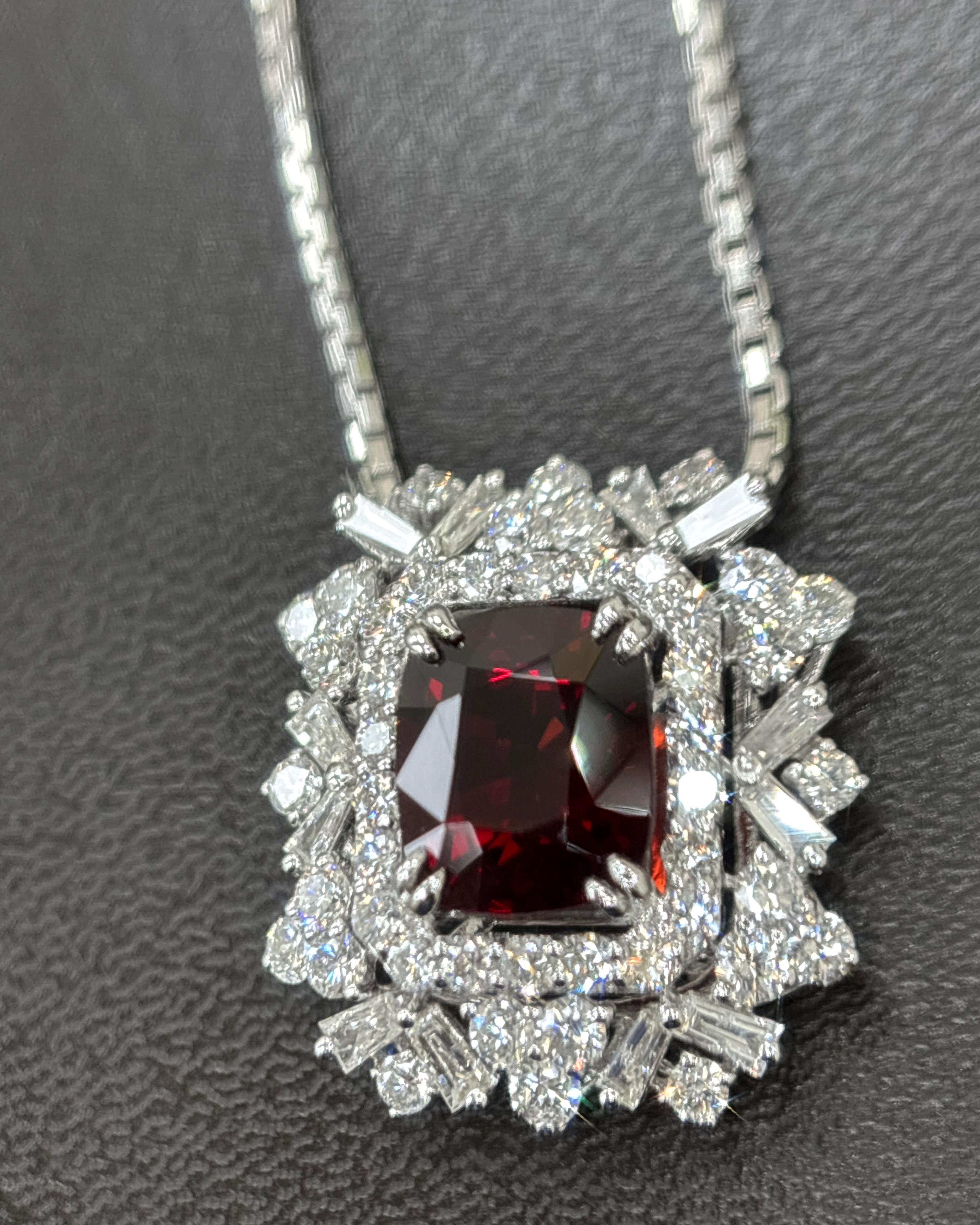 GIA Certified 2.47 Carat Burma No Heat Red Spinel White Diamond Pendant Necklace in vendita 4