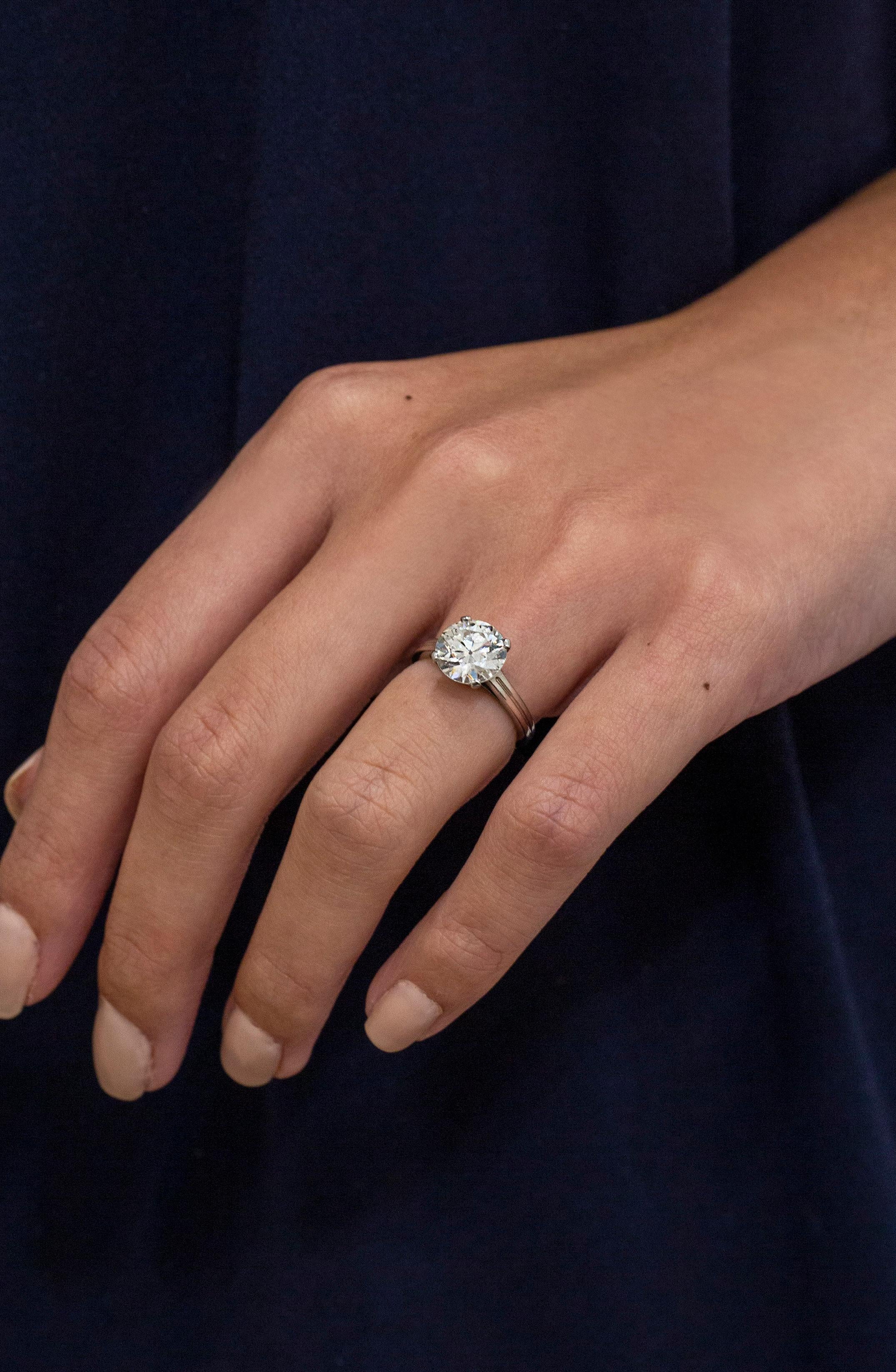 Bague de fiançailles solitaire certifiée GIA de 2,47 carats de diamants ronds totaux Neuf - En vente à New York, NY
