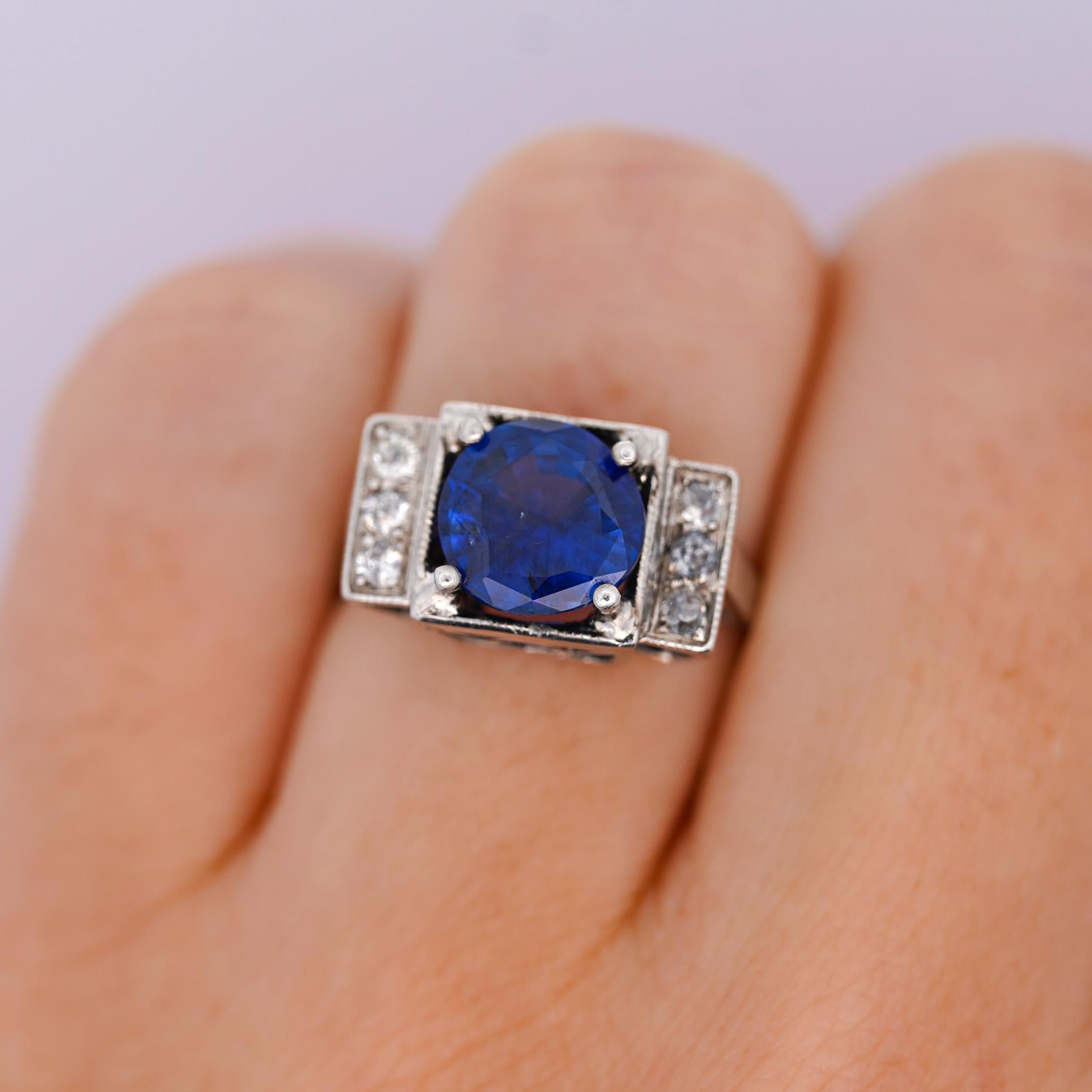 Bague en platine certifiée GIA de 2,47 carats de saphir bleu de Ceylan et de diamant en vente 2