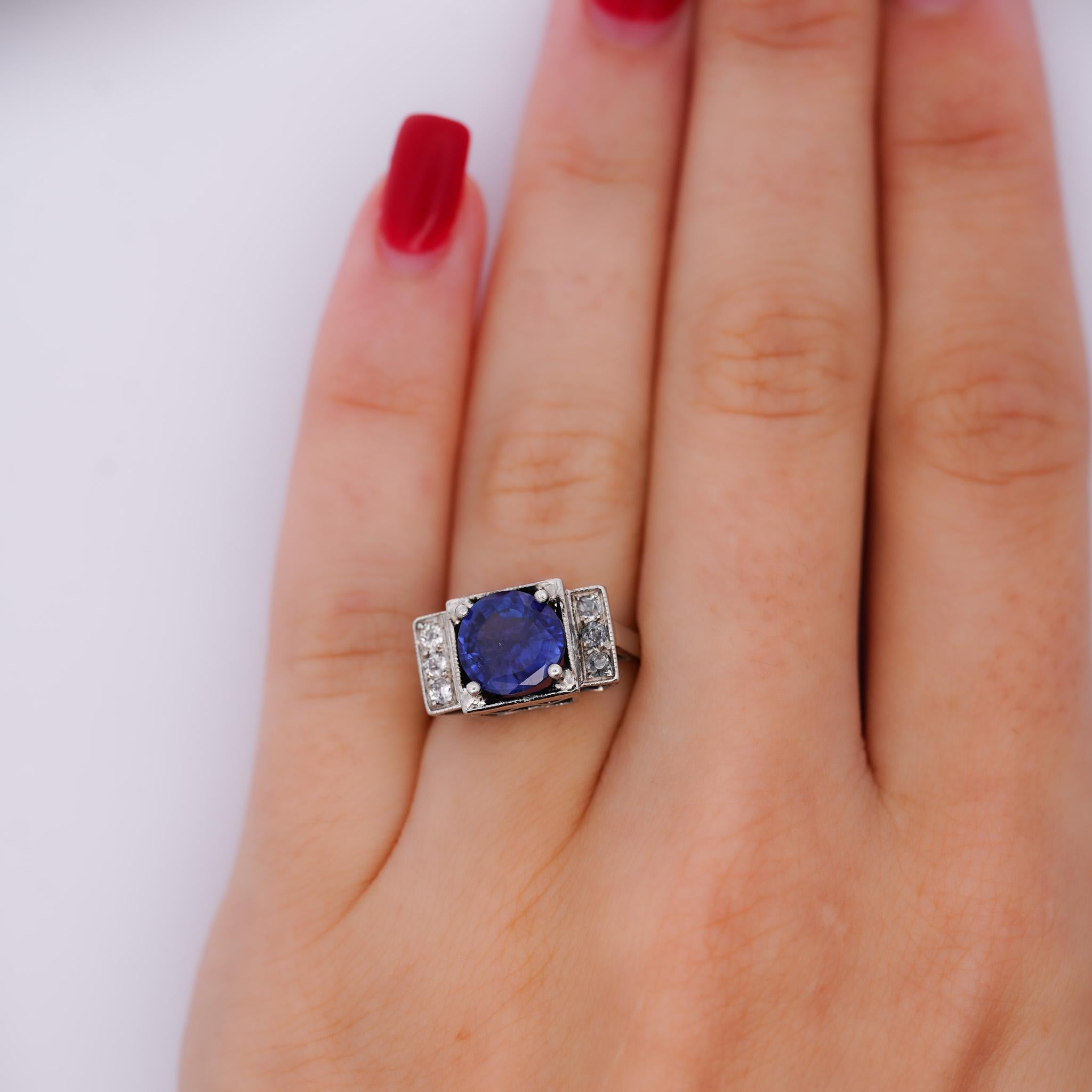 Bague en platine certifiée GIA de 2,47 carats de saphir bleu de Ceylan et de diamant en vente 3