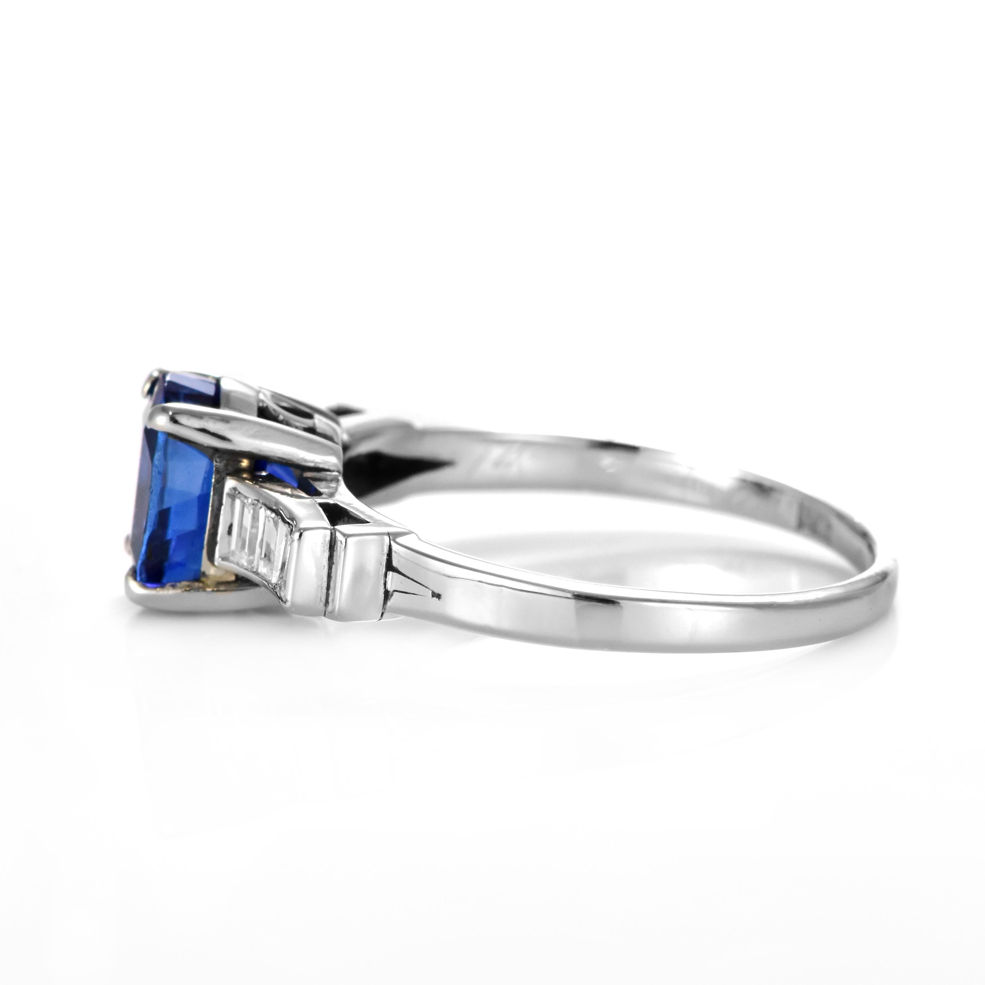 Taille ovale Bague en platine avec saphir de Ceylan naturel non chauffé de 2,48 carats certifié par le GIA en vente