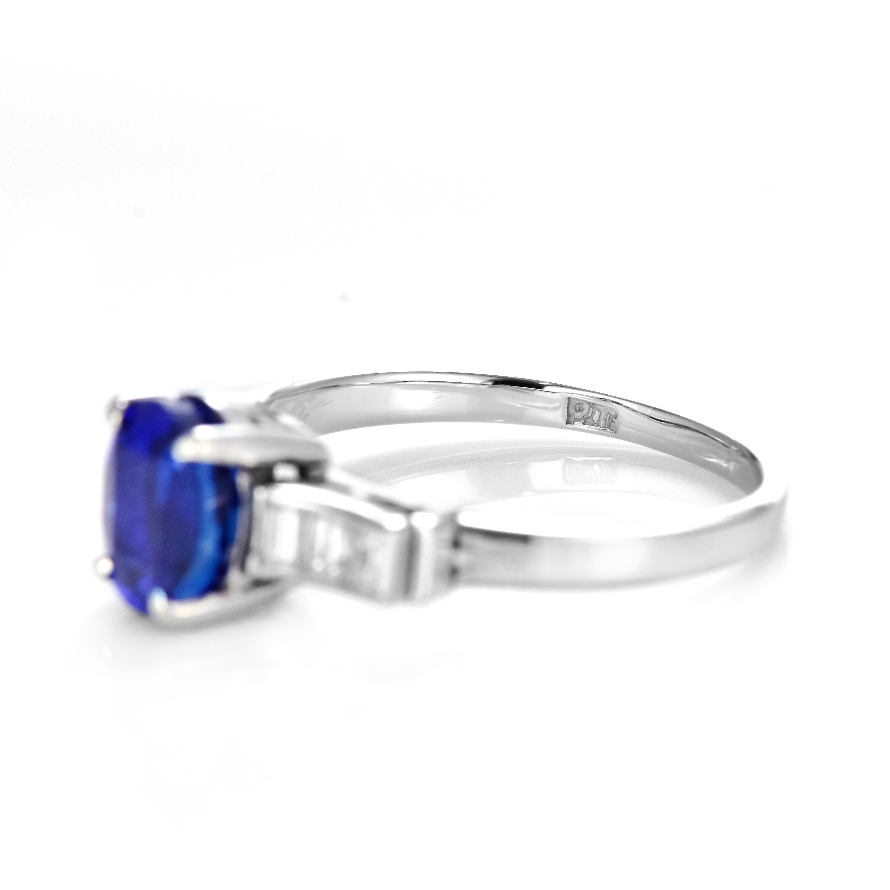 Bague en platine avec saphir de Ceylan naturel non chauffé de 2,48 carats certifié par le GIA Excellent état - En vente à Tokyo, JP