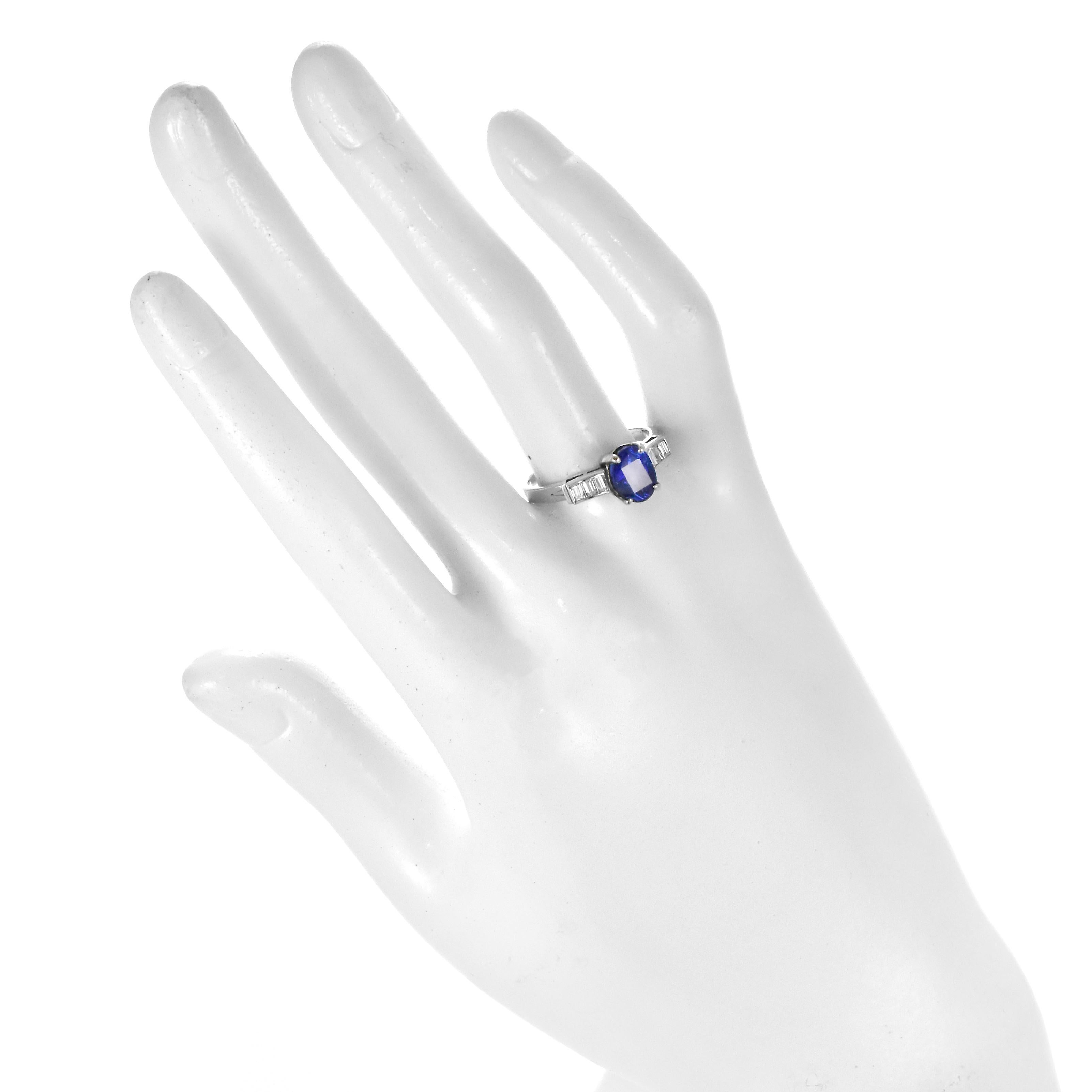 Bague en platine avec saphir de Ceylan naturel non chauffé de 2,48 carats certifié par le GIA en vente 3