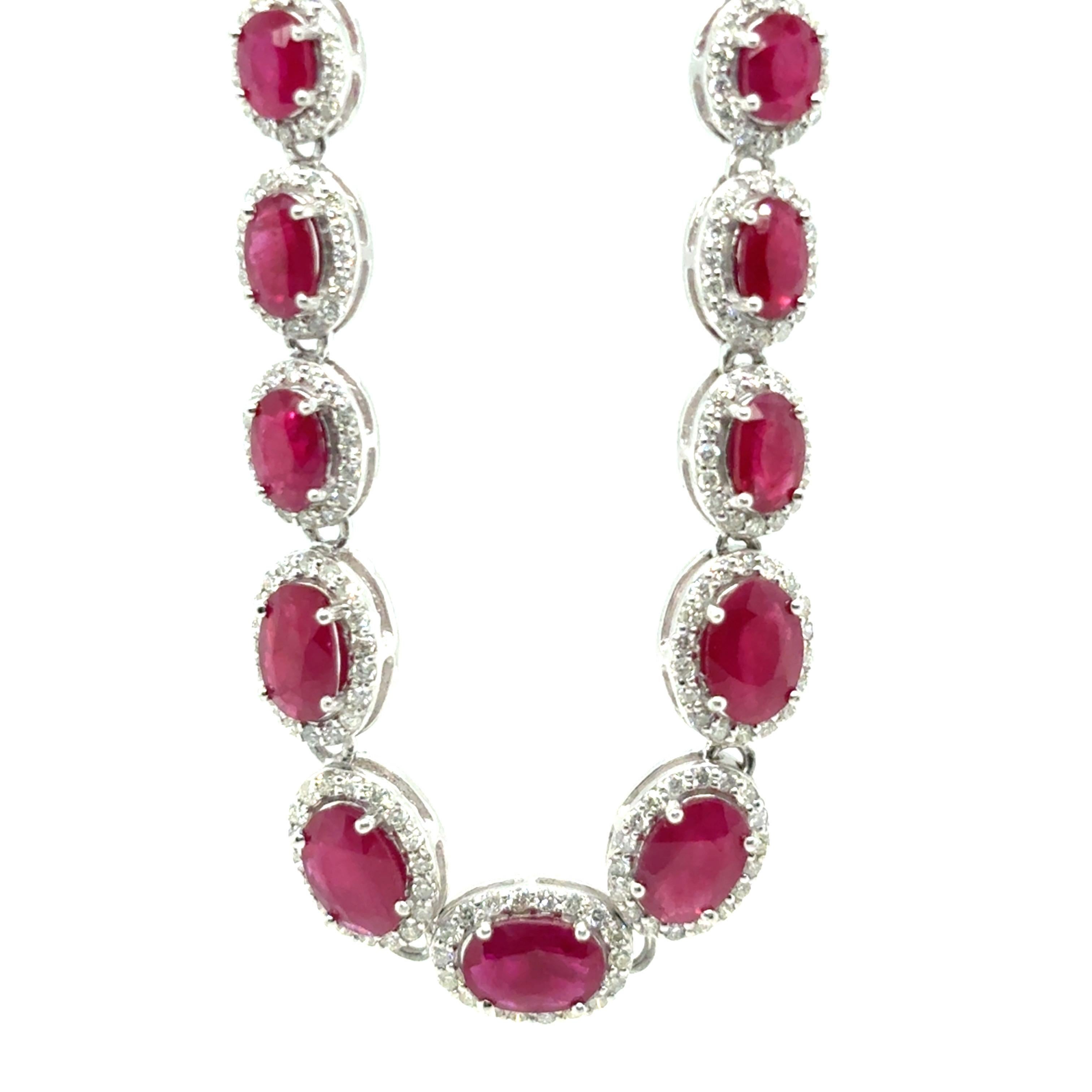 Collana di diamanti con rubino birmano da 24,9 carati certificata GIA In condizioni Nuovo in vendita a Trumbull, CT