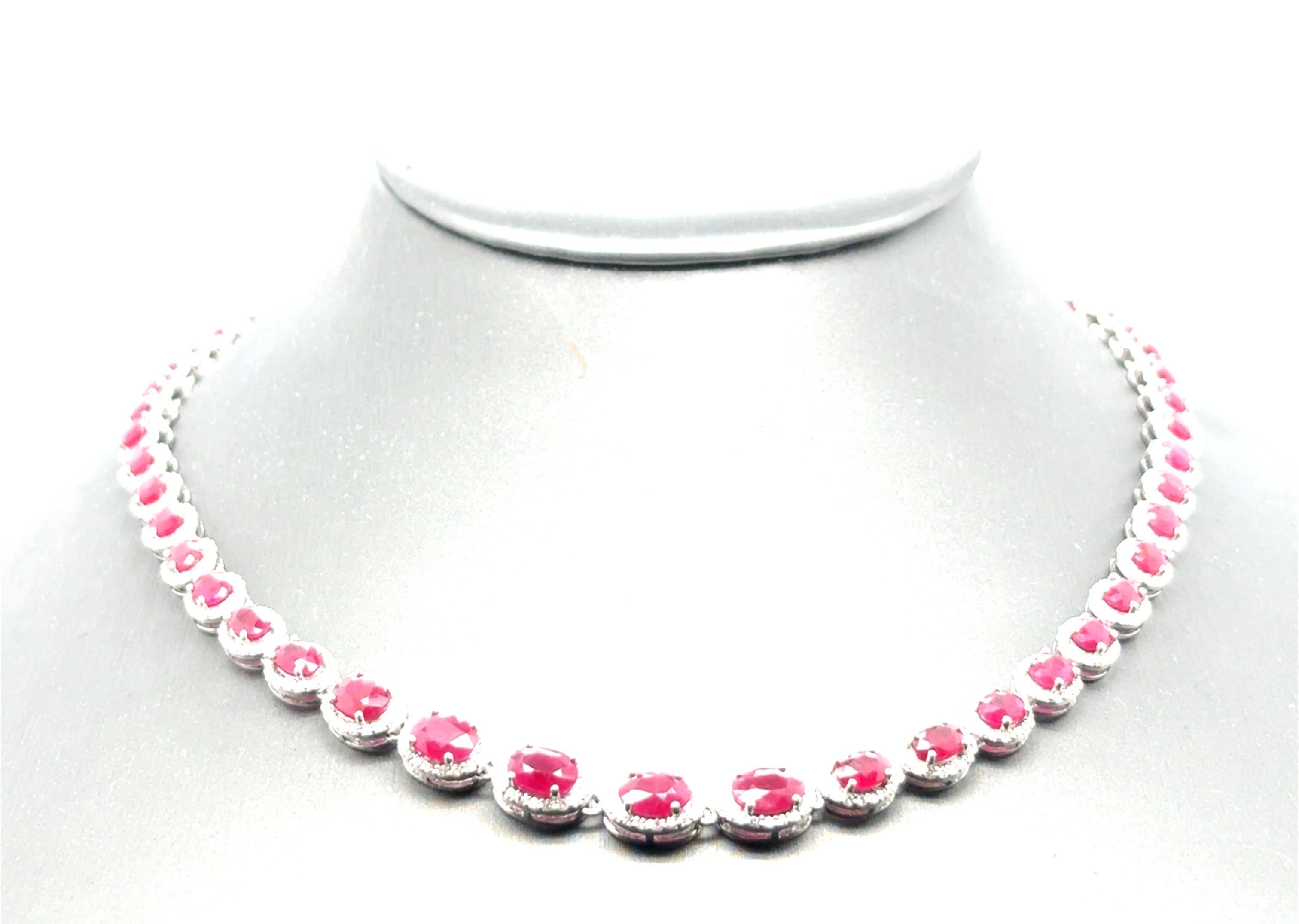 Collana di diamanti con rubino birmano da 24,9 carati certificata GIA in vendita 2