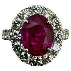 Bague de fiançailles halo de rubis birman ovale de 2,49 carats certifié GIA