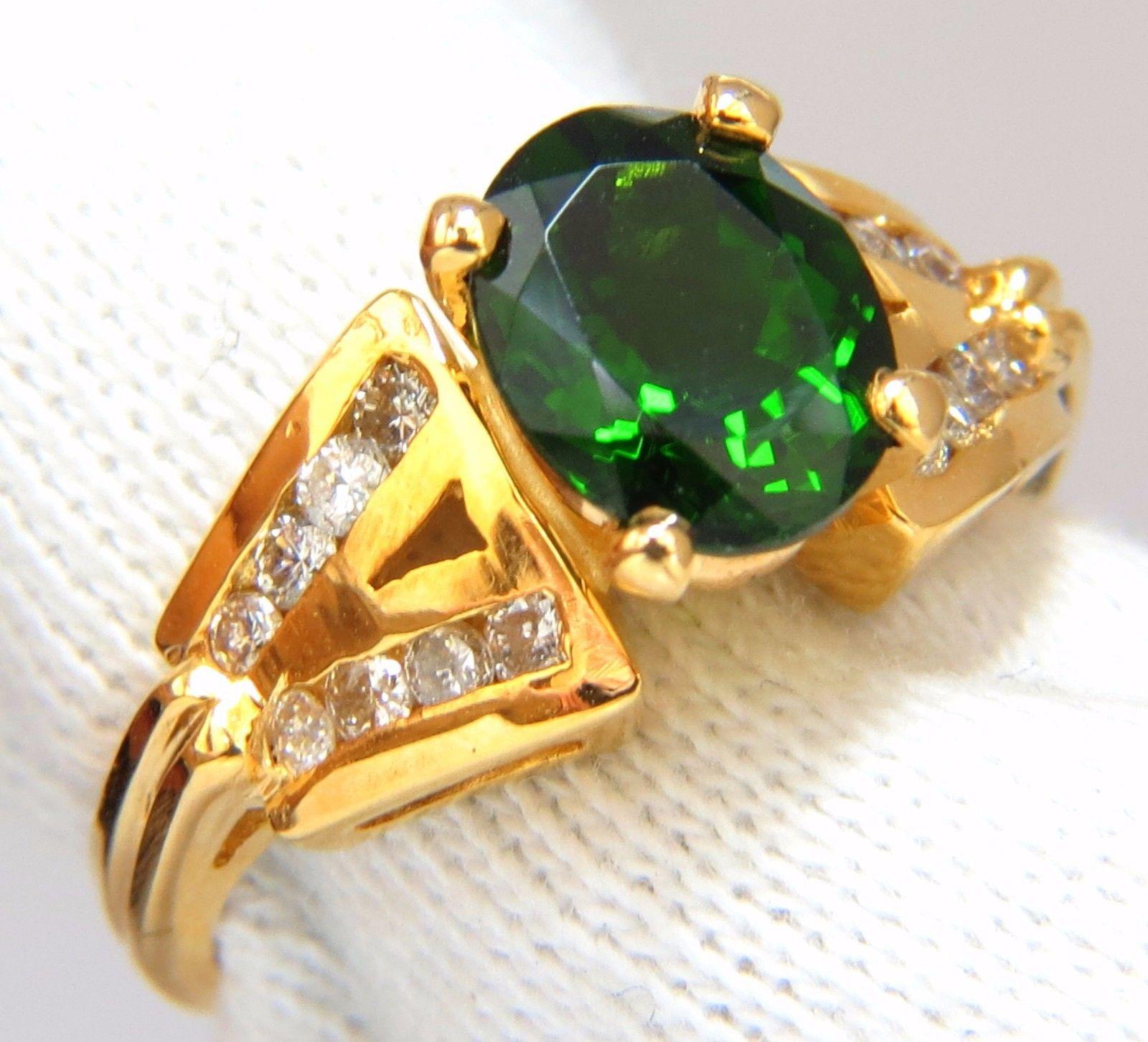 GIA Certified 2.09ct. Natural Green Diopside Ring

Oval, Full cut Brilliant

9.00 X 7.14 X 4.73mm 

Clean Clarity & Transparent.

.40ct  Round diamonds 

I-color Vs-2 clarity.

Full cut round brilliants



  14kt. yellow gold

5.7 grams

Ring