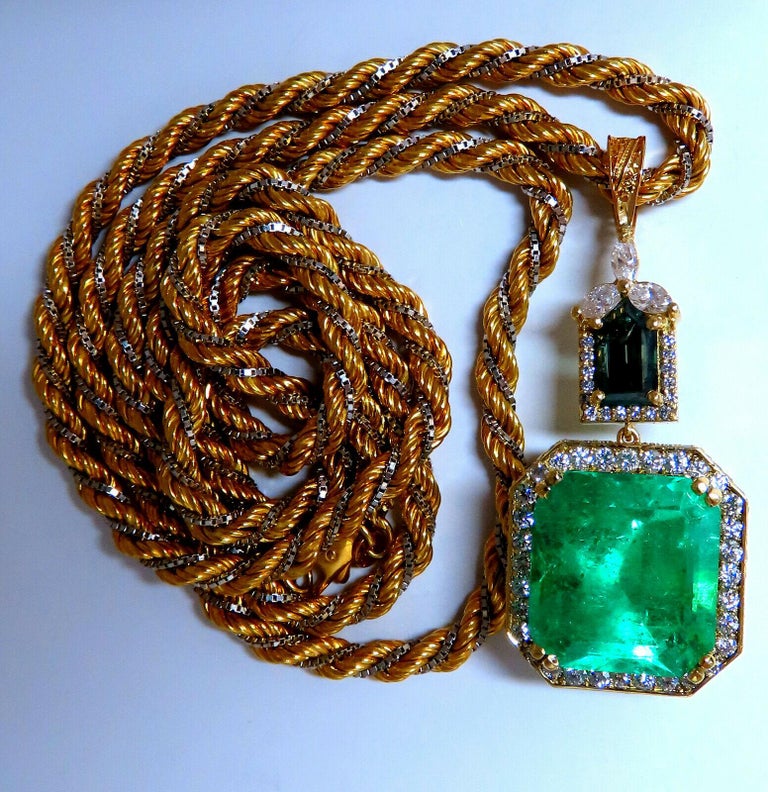 GIA zertifizierte 24 Karat natürliche kolumbianische Smaragd-Diamant- Halskette 18kt and Seil 30in im Angebot bei 1stDibs