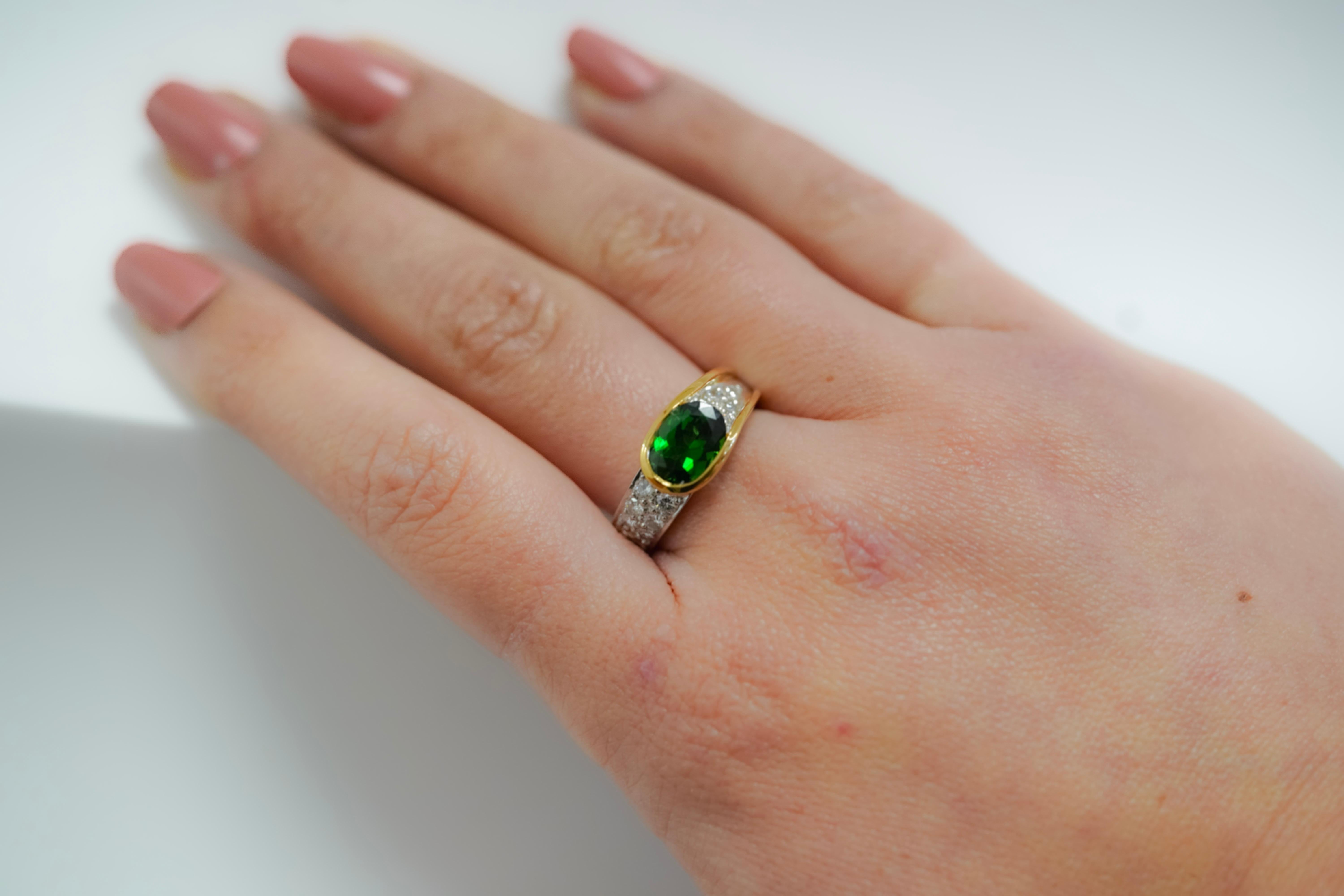 GIA Certified 2.5 Carat Oval Cut Tsavorite and Diamond Overpass Crossover Ring For Sale 6