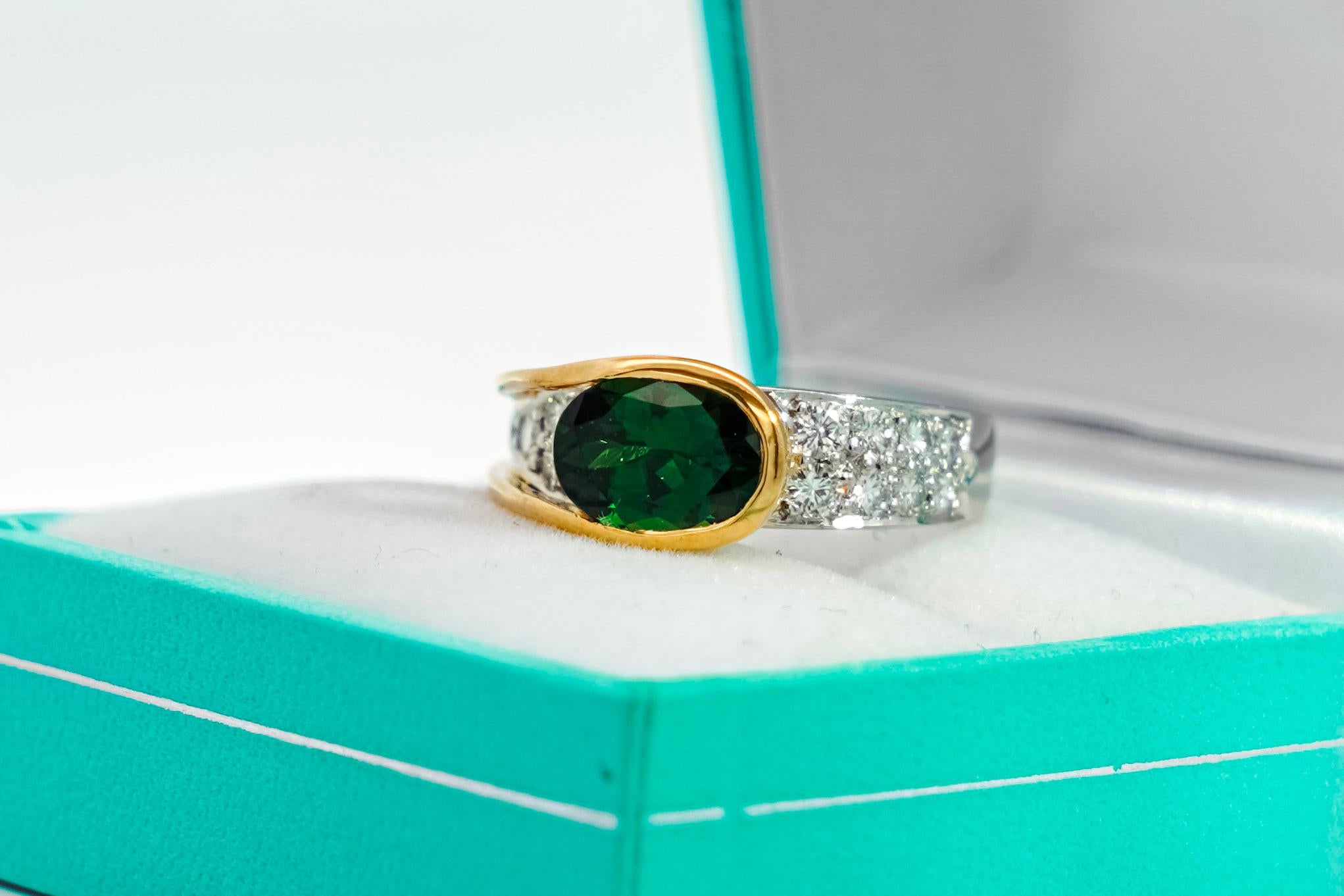 GIA Certified 2.5 Carat Oval Cut Tsavorite and Diamond Overpass Crossover Ring In New Condition For Sale In Miami, FL
