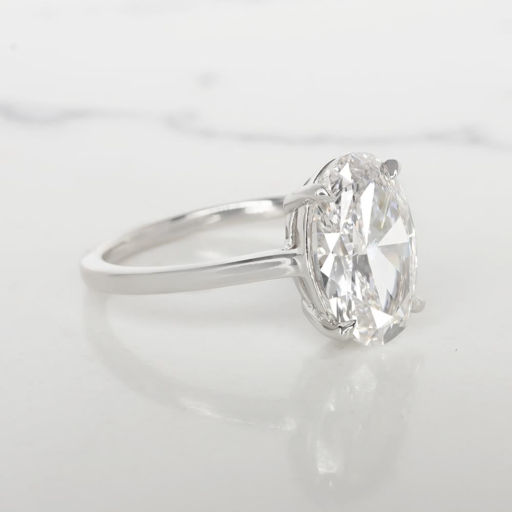 Contemporain Bague en platine avec diamant ovale certifié GIA de 2.5 carat en vente