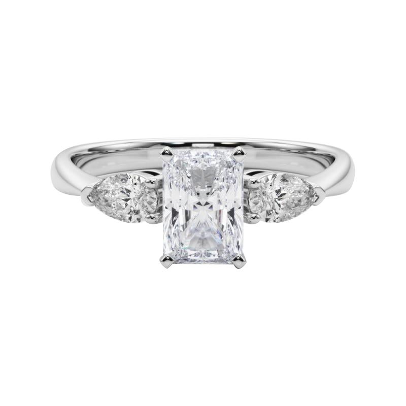 Anello con diamante radiante est-ovest a tre pietre certificato GIA da 2.5 carati