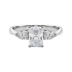 Anello con diamante radiante est-ovest a tre pietre certificato GIA da 2.5 carati