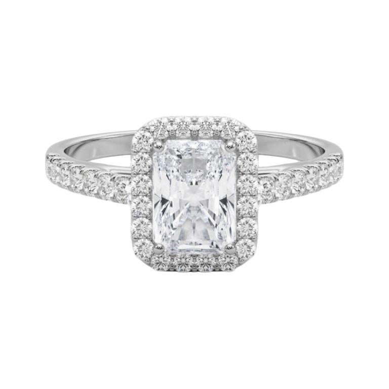 GIA Certified 2,5 Carat Radiant Halo Pave Anello con diamanti in oro bianco 18K
