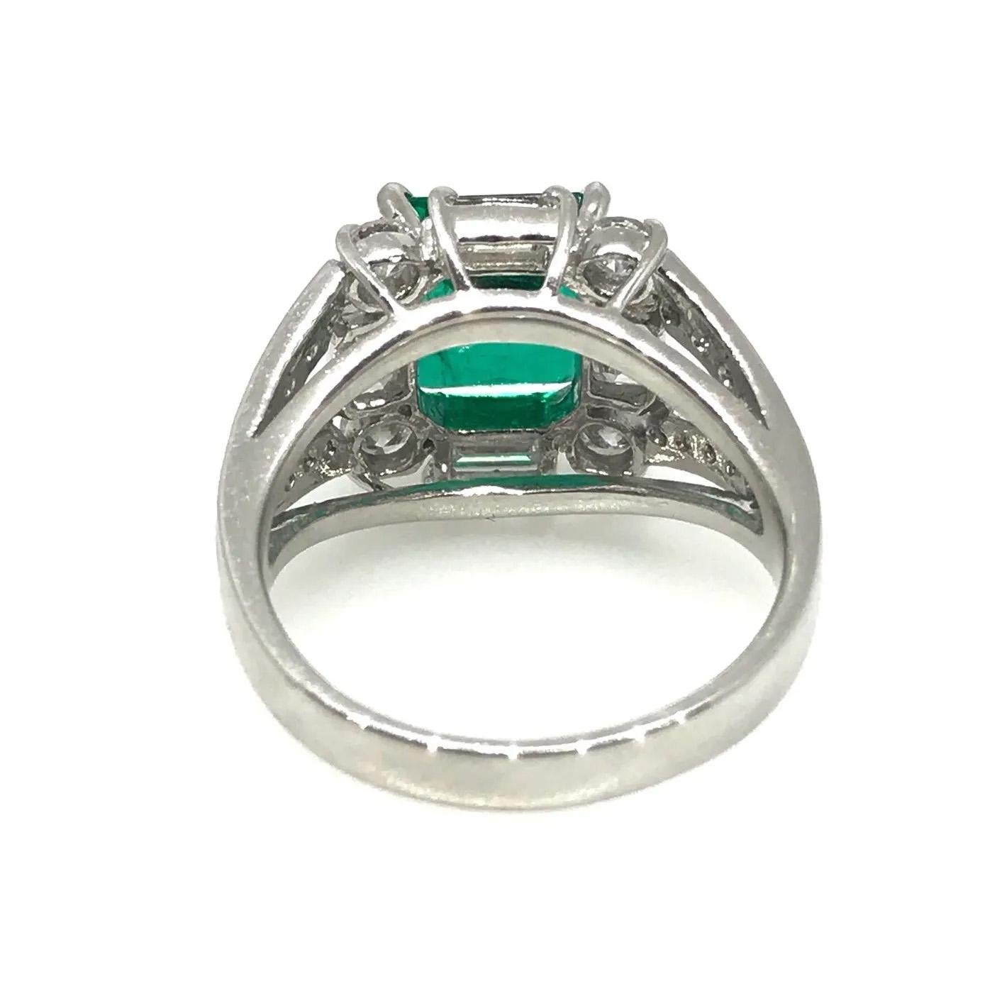 GIA Certified 2.50 carat Colombian Emerald and Diamond Ring in Platinum In Excellent Condition For Sale In La Jolla, CA
