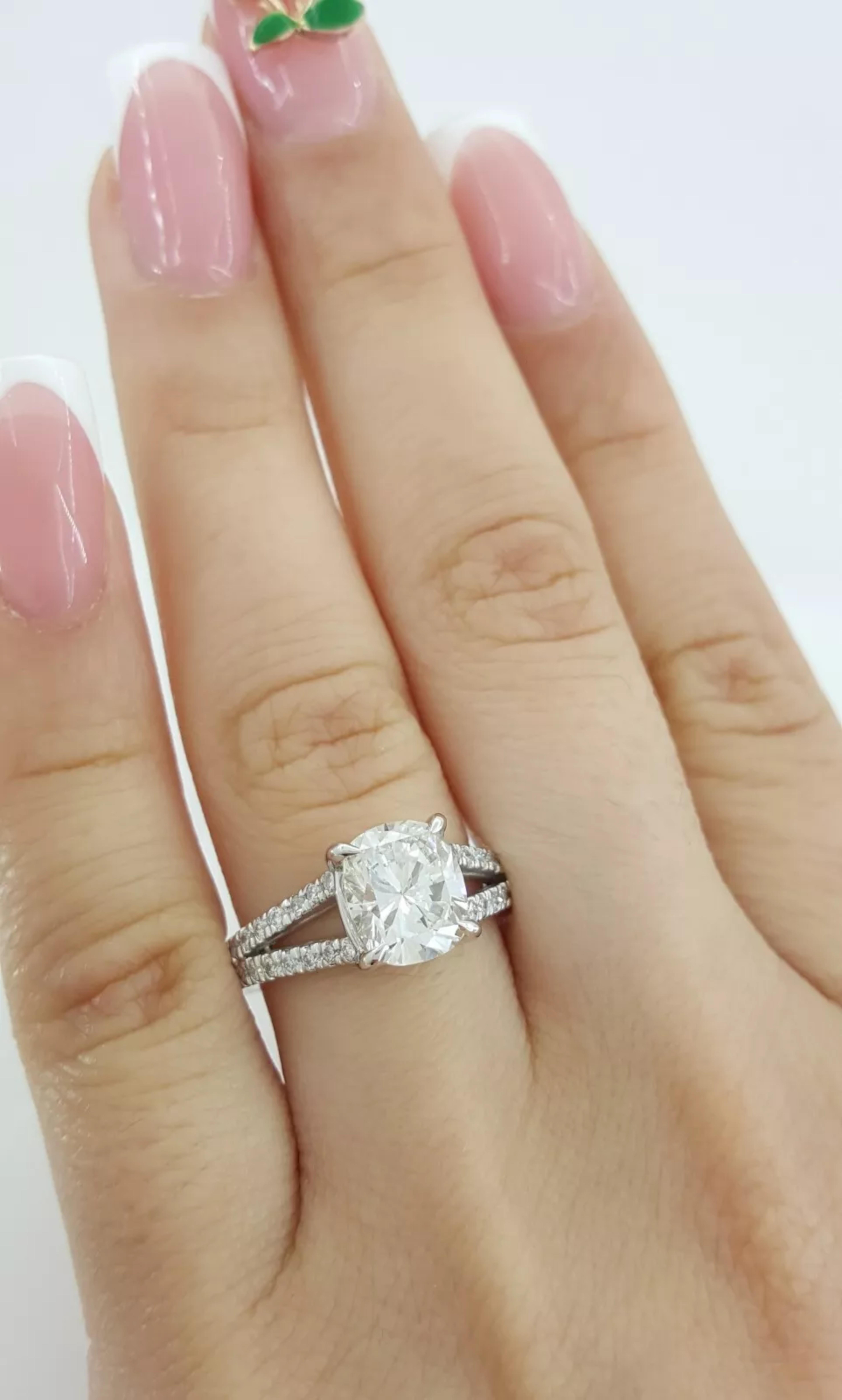 Contemporain Bague en diamant certifié GIA de 2,50 carats à taille brillante et coussin en vente