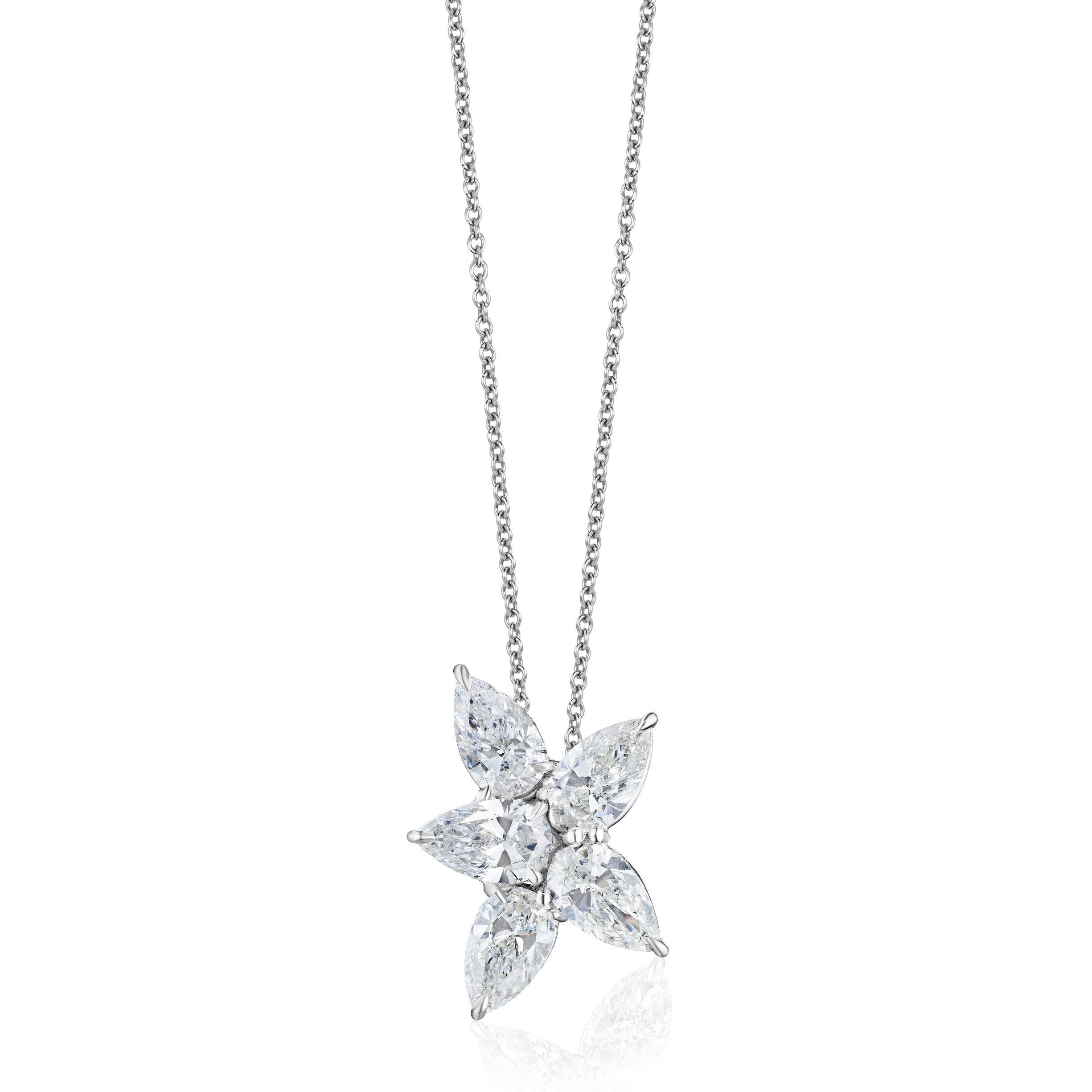GIA Certified 2.50 Carat Diamond Cluster Pendant In New Condition For Sale In New York, NY