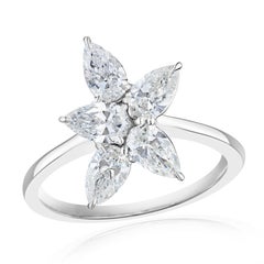 Anillo en racimo de diamantes de 2.50 quilates certificado por el GIA