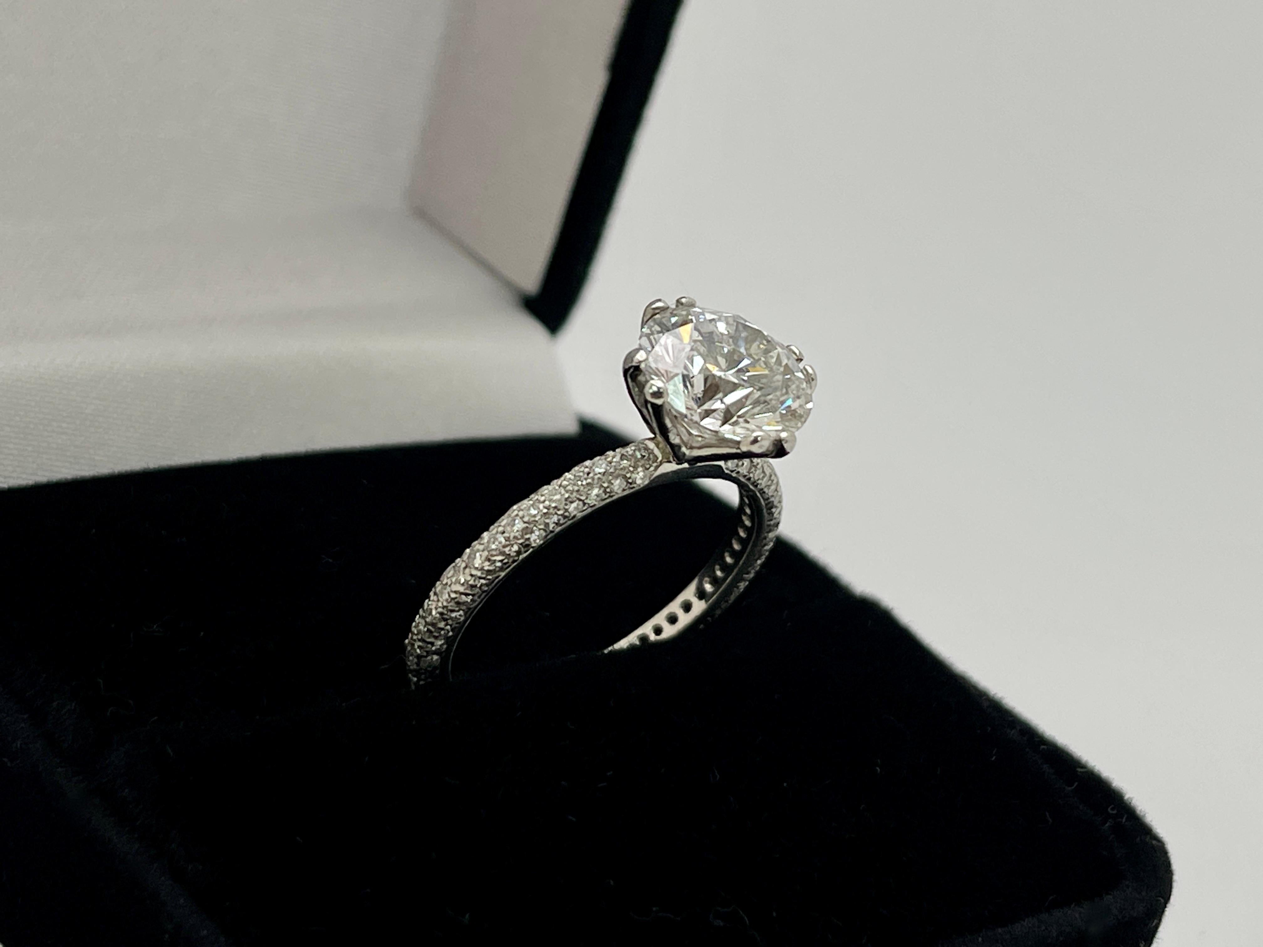 GIA Certified 2.50 Carat Diamond Platinum Engagement Ring For Sale 2