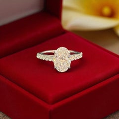 Anello con diamanti ovali da 2,50 carati, certificati GIA, grado E, purezza VVS1, con montatura a pavé in oro bianco 18 carati