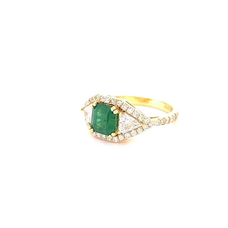 GIA Certified 2.50 Carat Emerald and Diamond 18 Karat Yellow Gold Bridal Ring For Sale 5