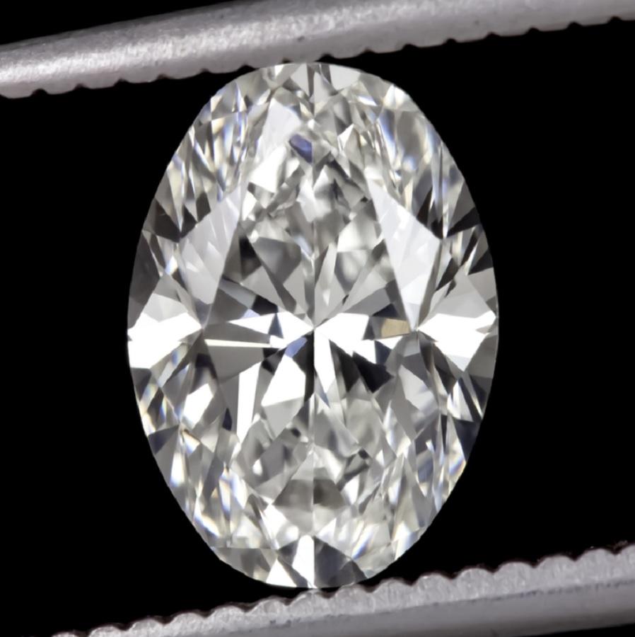 2.75 carat HRD certified oval cut diamond has excellent F color, a 100% eye clean appearance, and gorgeous, lively brilliance! 

F COLOR
SI2 CLARITY (EYE CLEAN)

The main stone has 2.20 carats is a certified oval cut diamond is full of brilliant