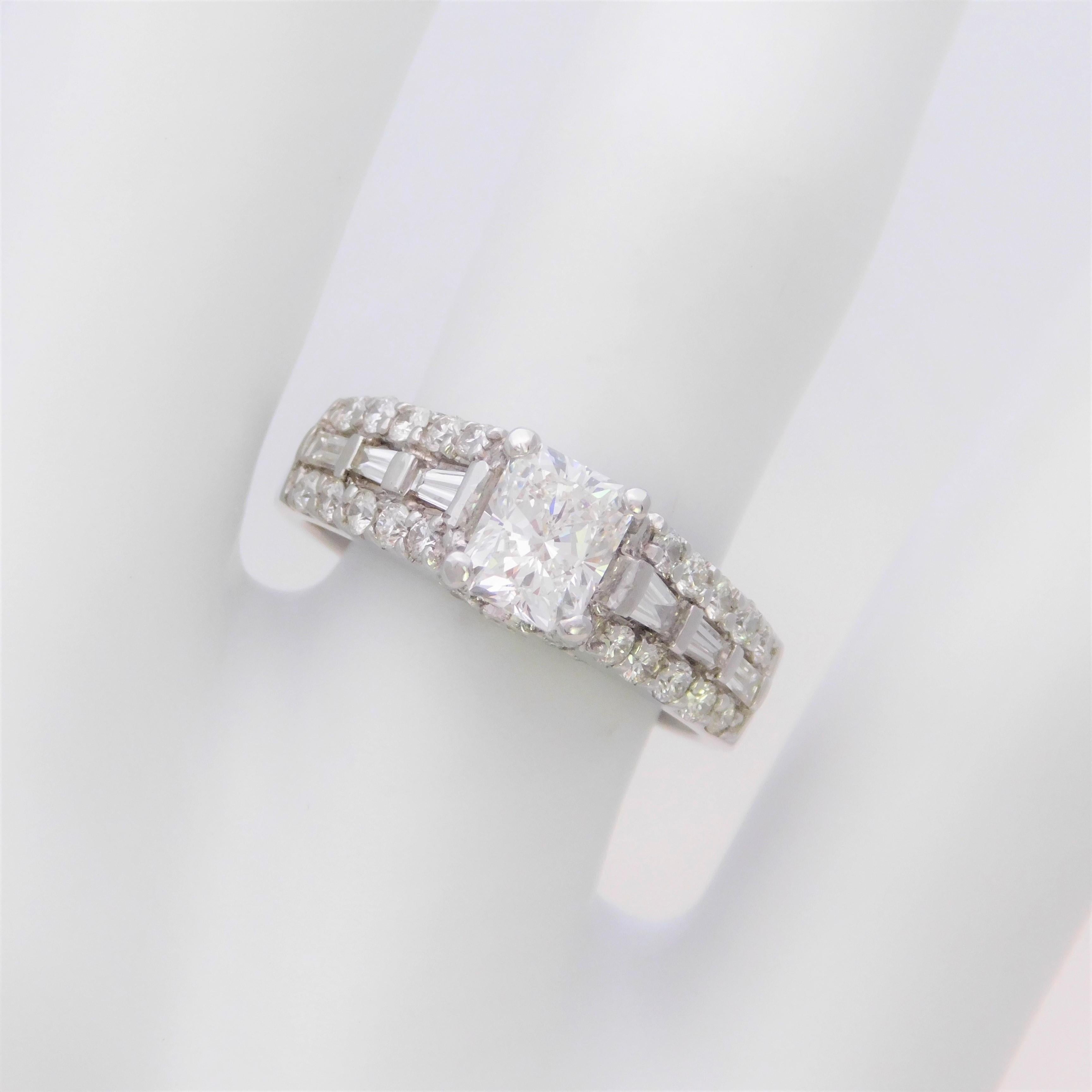 GIA Certified 2.50 Carat Radiant-Cut Diamond Bridal Set im Angebot 9