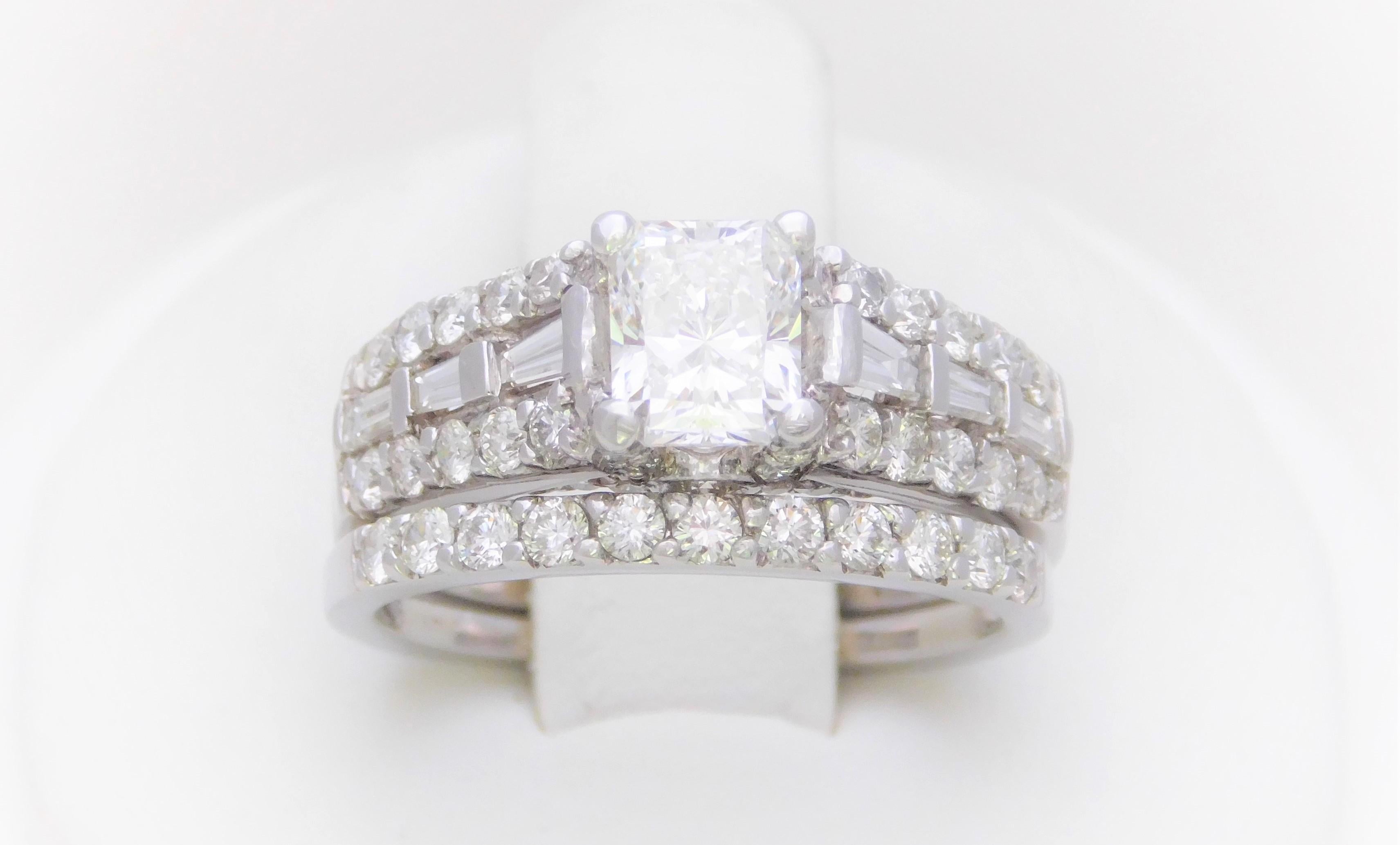 GIA Certified 2.50 Carat Radiant-Cut Diamond Bridal Set (Moderne) im Angebot