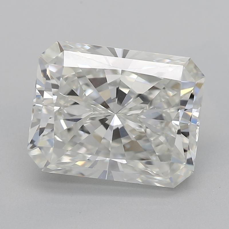 Découvrez l'allure de cette bague en or blanc ornée d'un magnifique diamant radiant pesant 2,50. Classé I et VS1 , ce diamant rayonne d'une brillance exceptionnelle, captant la lumière sous tous les angles. La pierre unique sertie met en valeur la